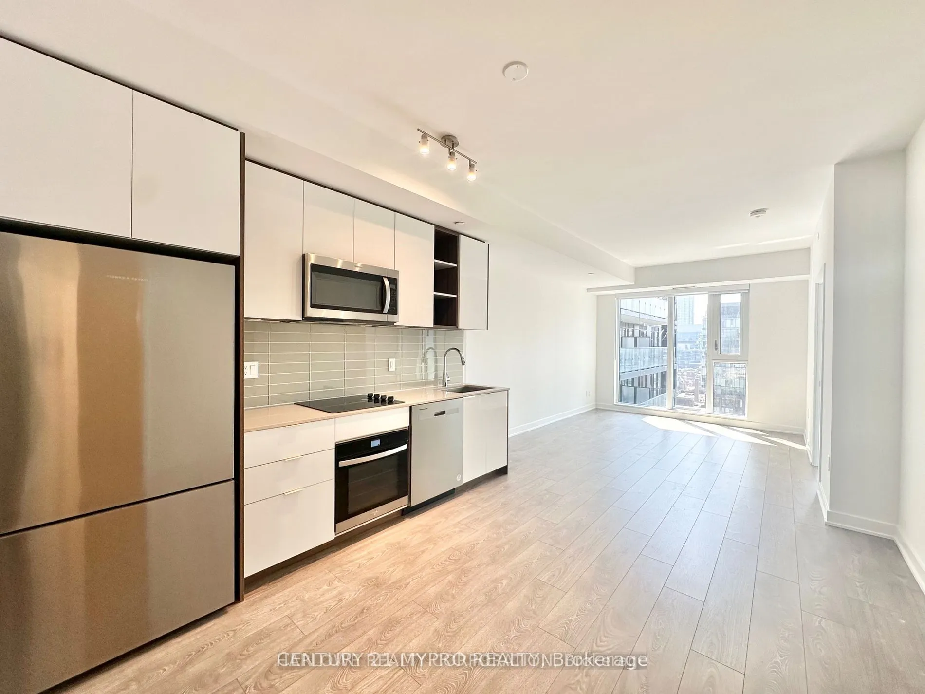 543 Richmond Street W, #1414