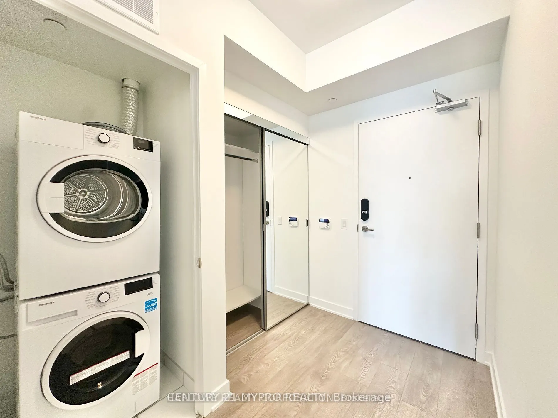 543 Richmond Street W, #1414