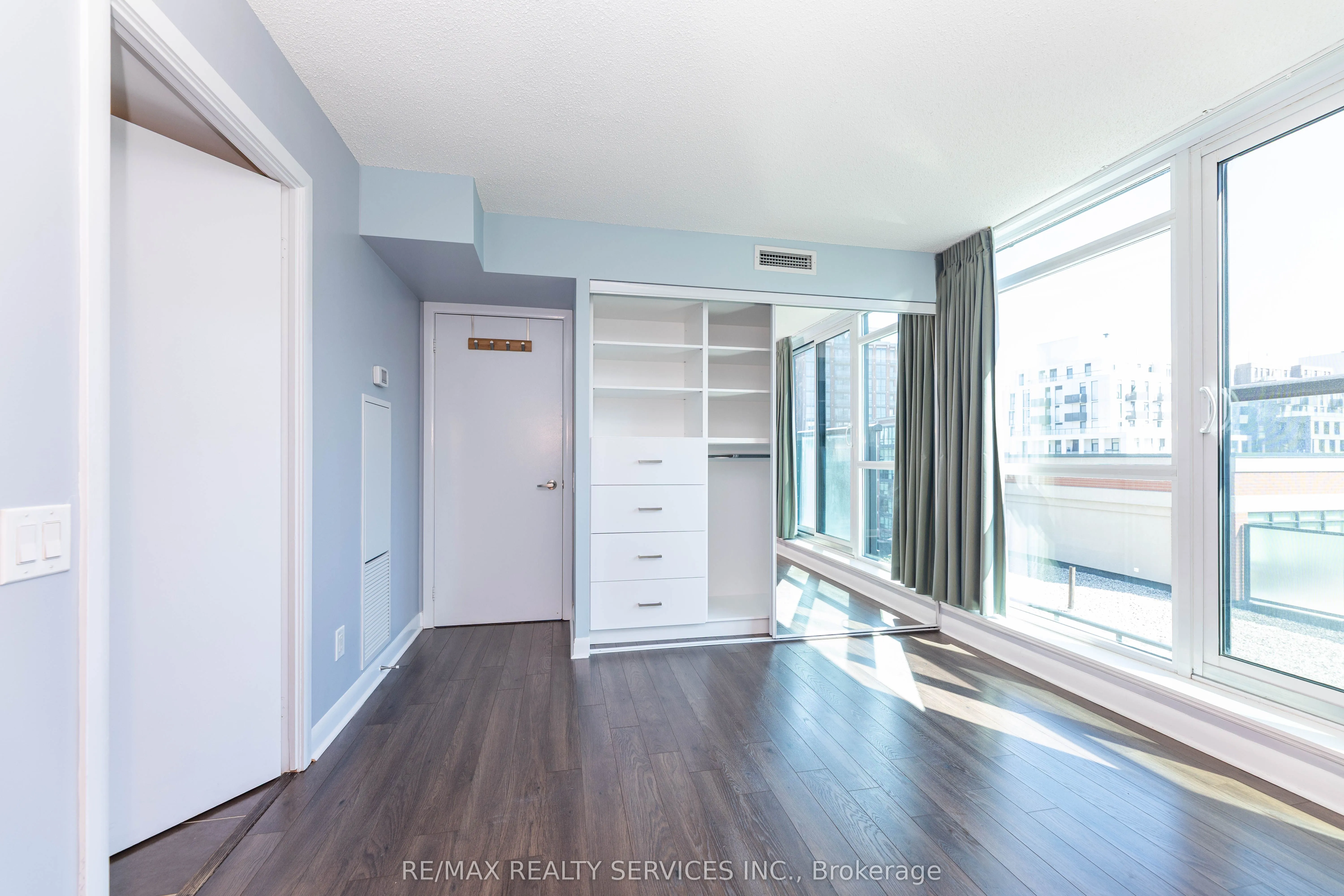 525 Wilson Avenue, #824