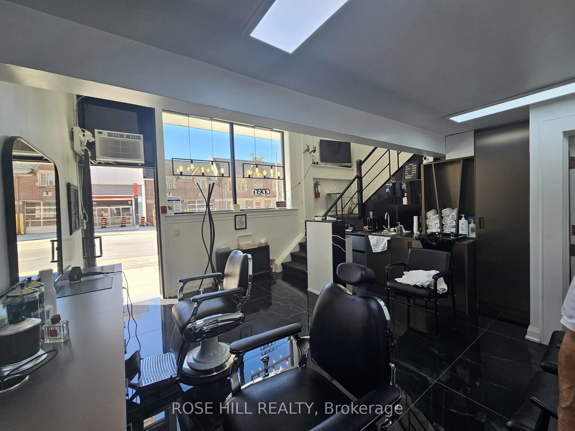 588 Eglinton Avenue W