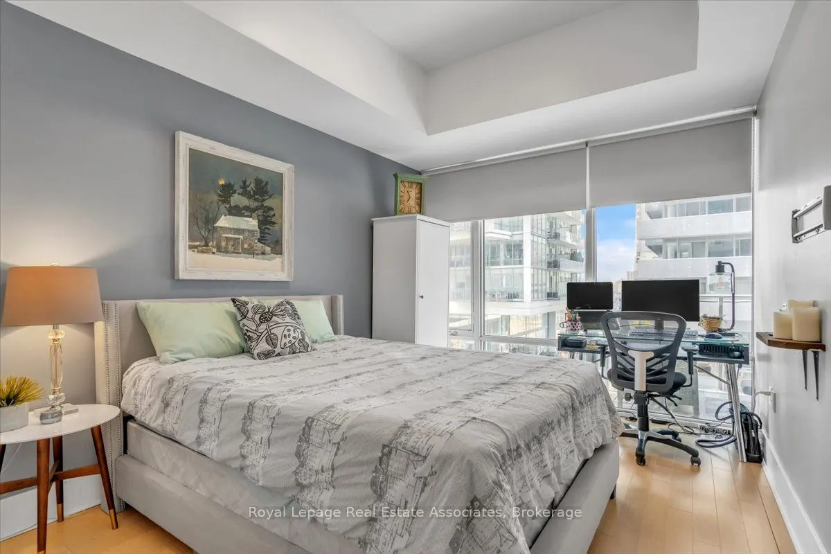 29 Queens Quay E #323