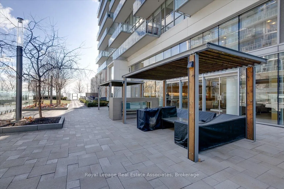 29 Queens Quay E #323