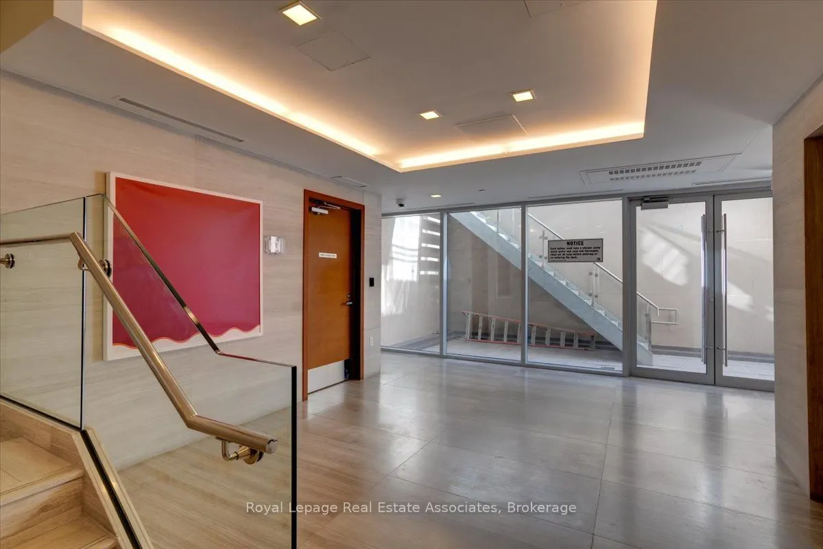 29 Queens Quay E #323