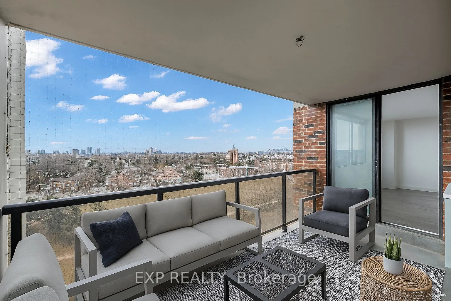 45 Sunrise Avenue, #907