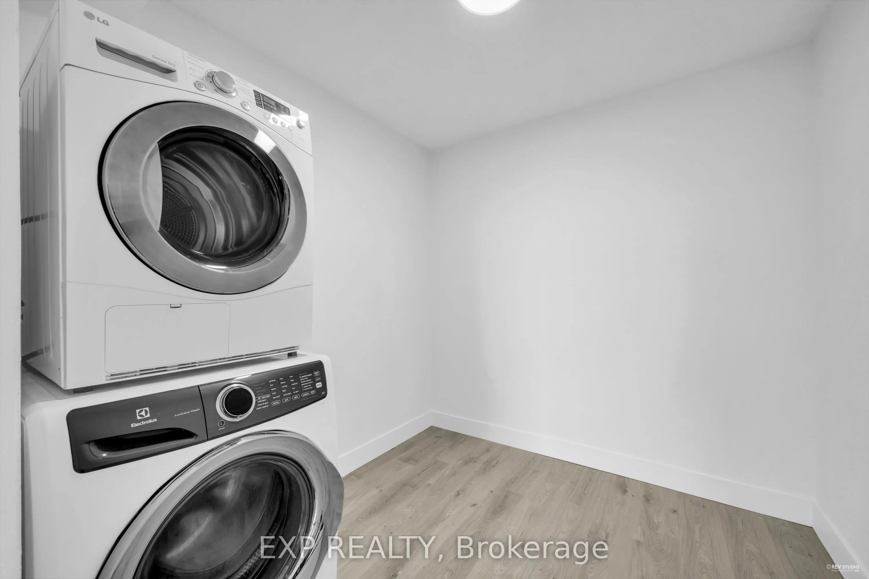 45 Sunrise Avenue, #907