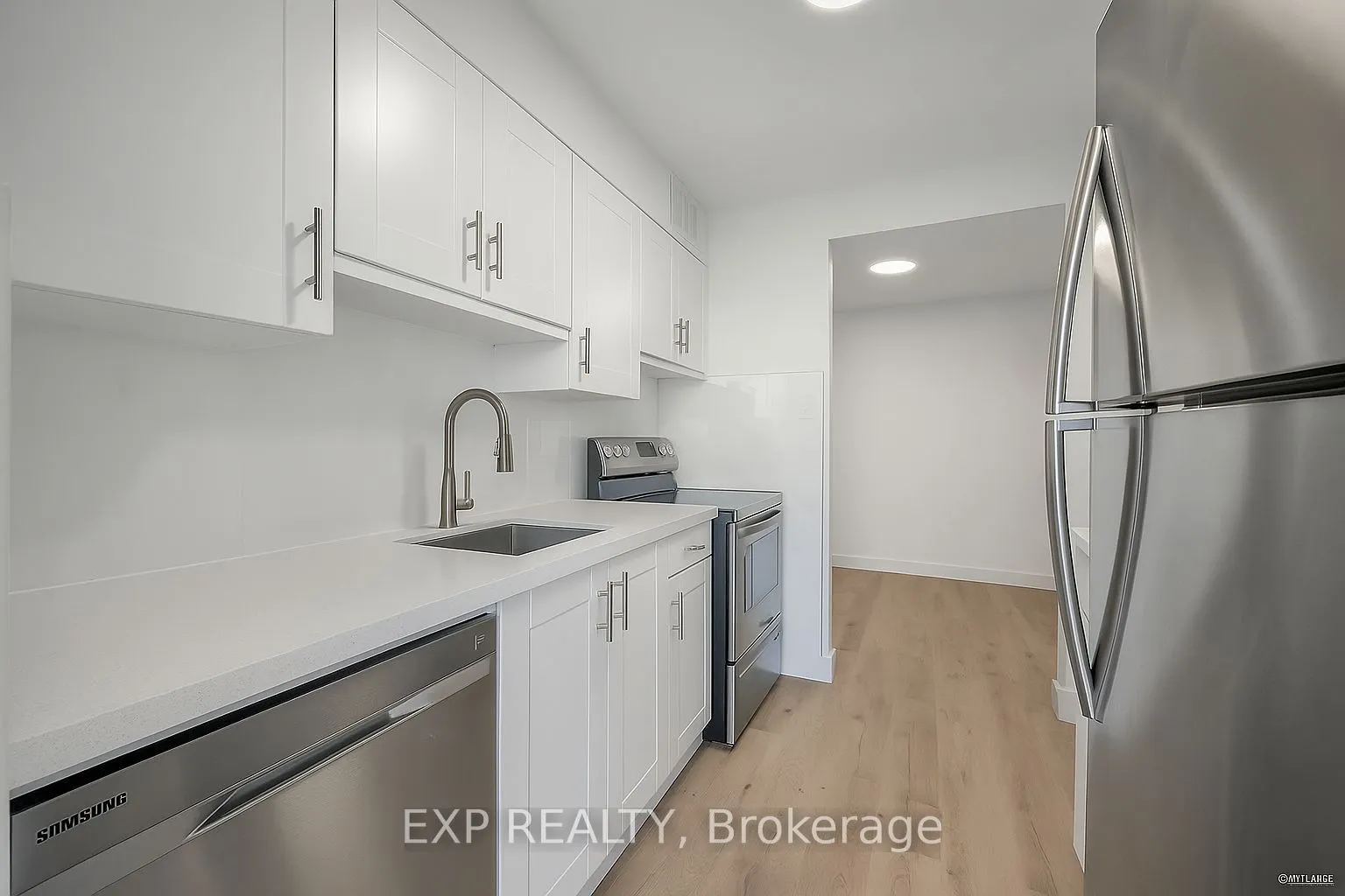 45 Sunrise Avenue, #907