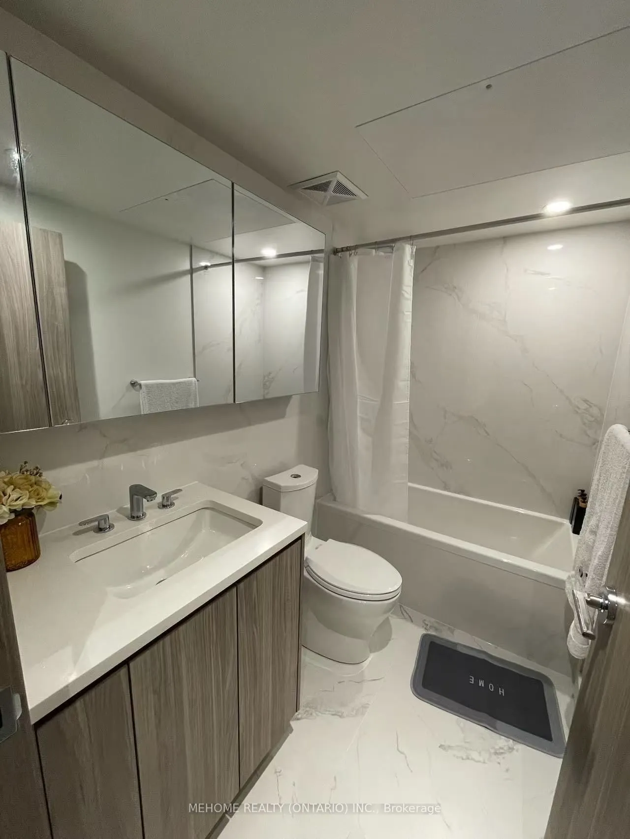27 Mcmahon Drive, #2807