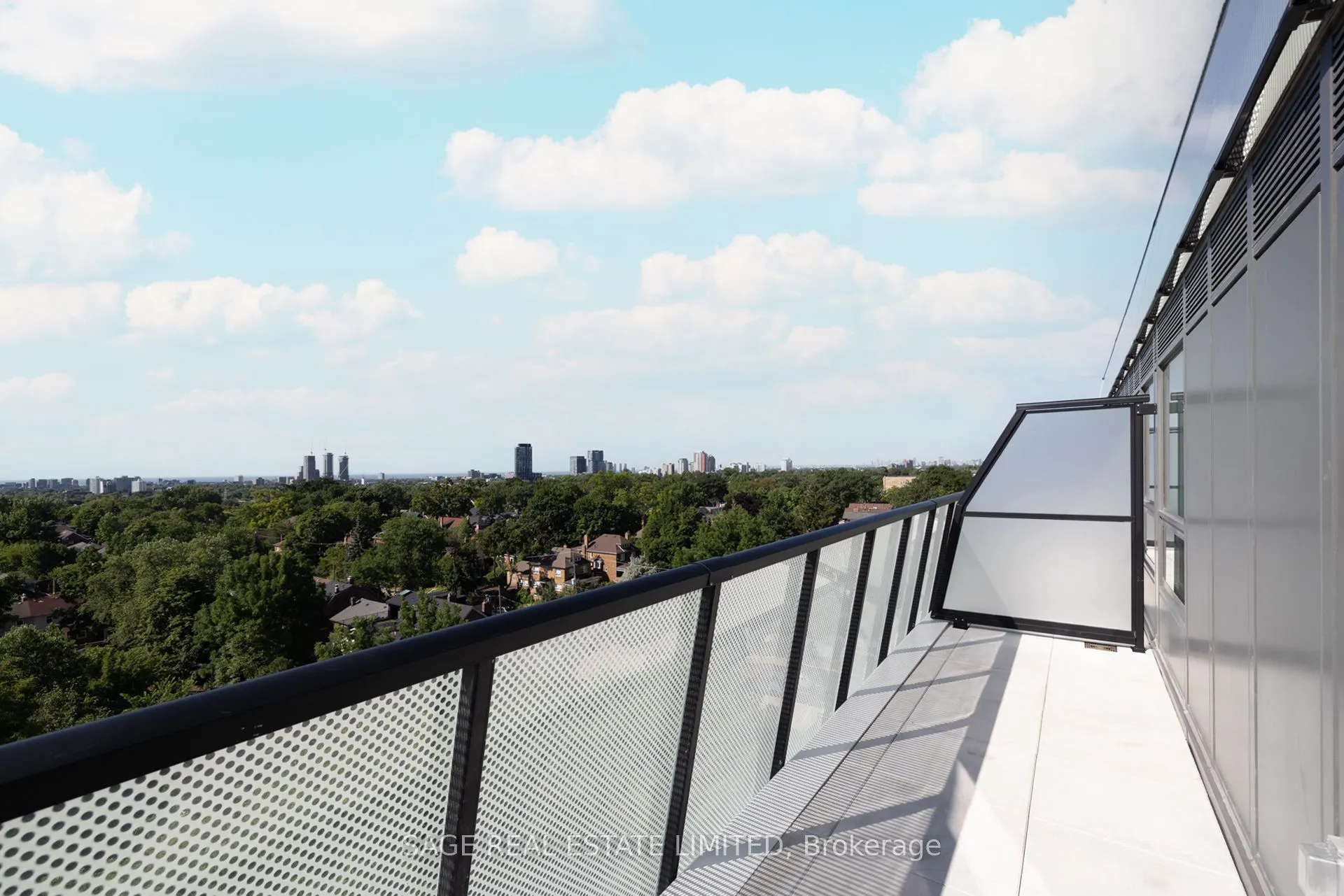 863 St Clair Avenue W, #808