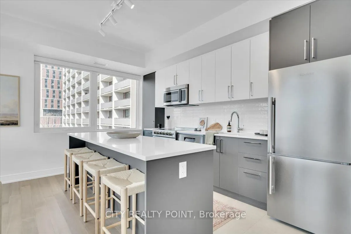 664 Spadina Avenue #1001