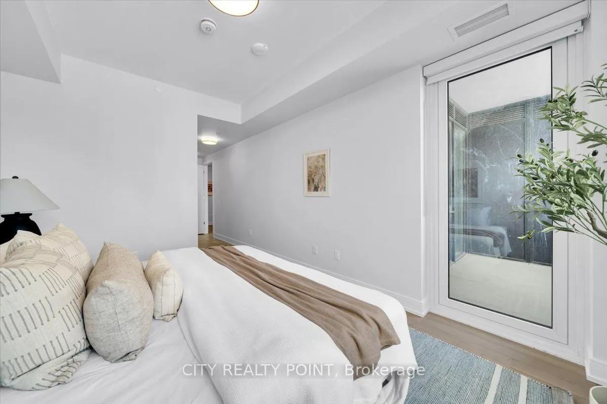 664 Spadina Avenue #1001