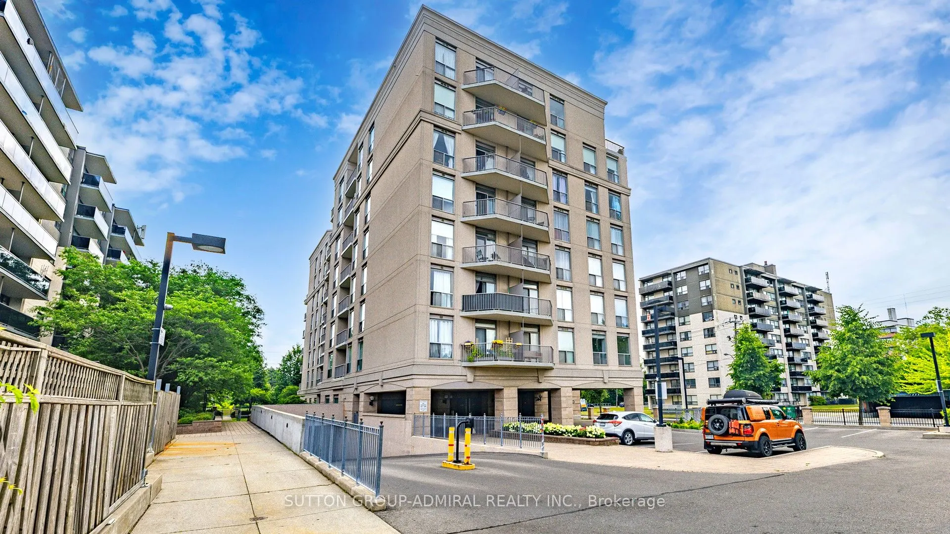 4200 Bathurst Street, #707