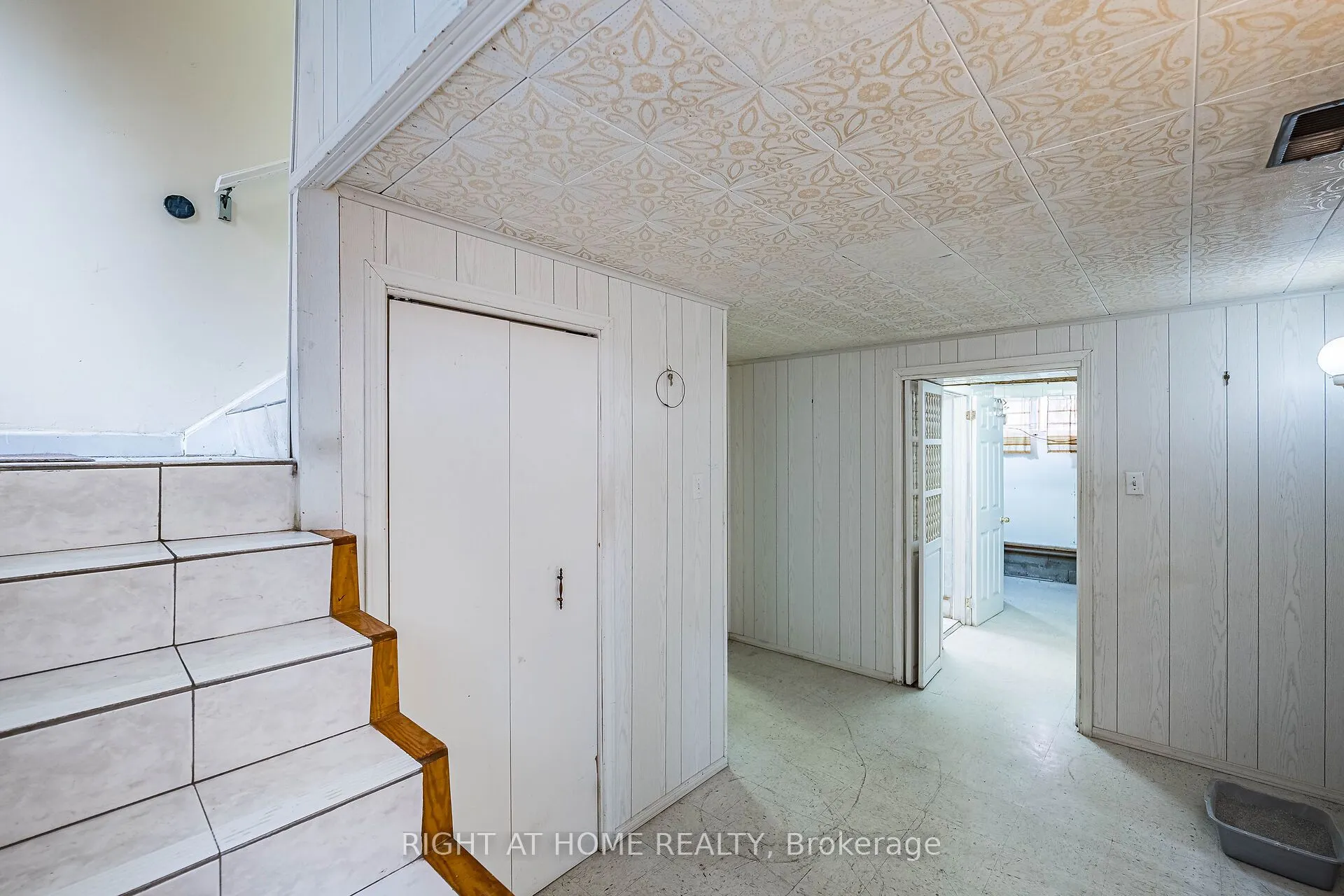 233 Faywood Boulevard