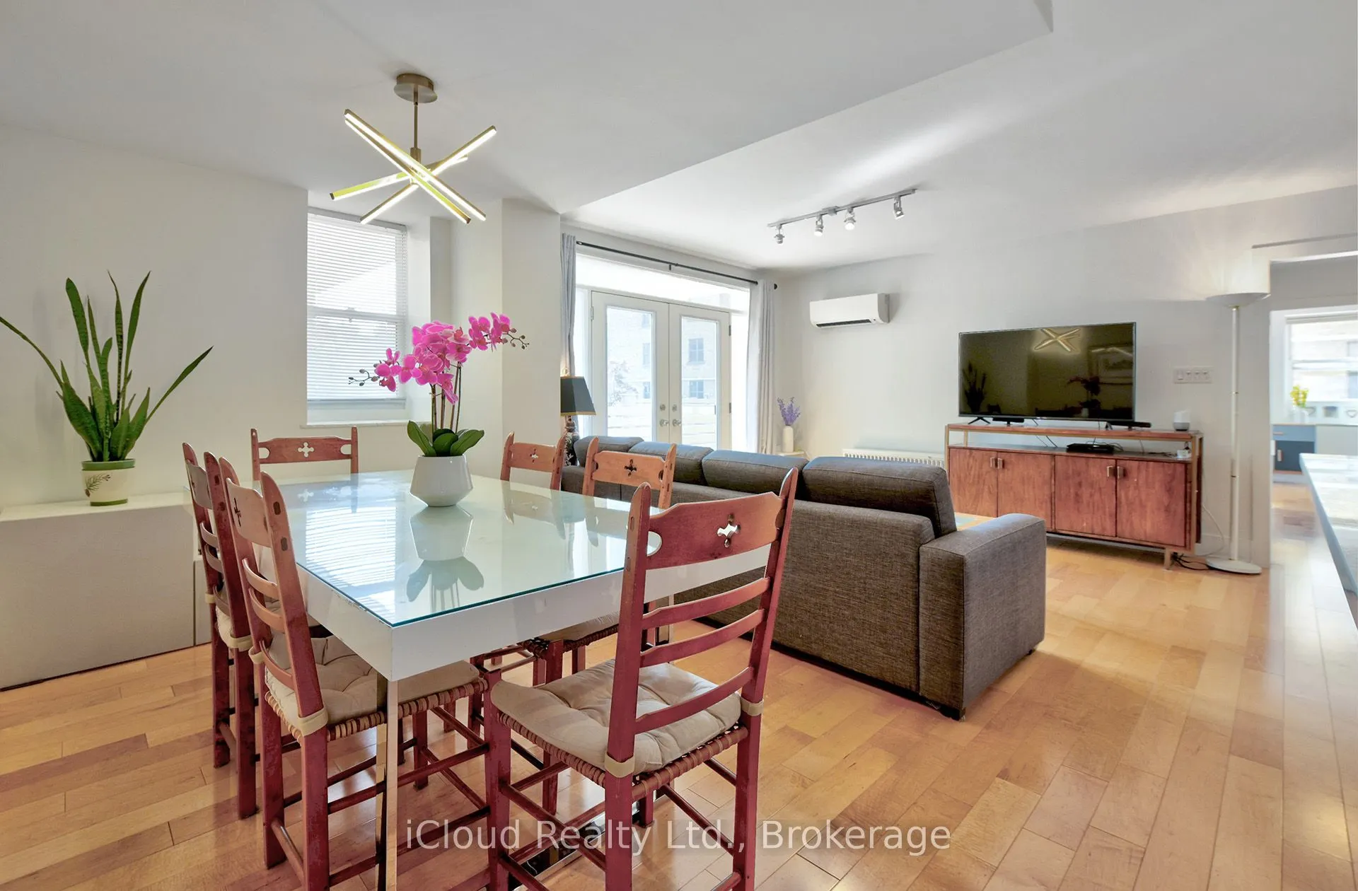 2603 Bathurst Street, #101