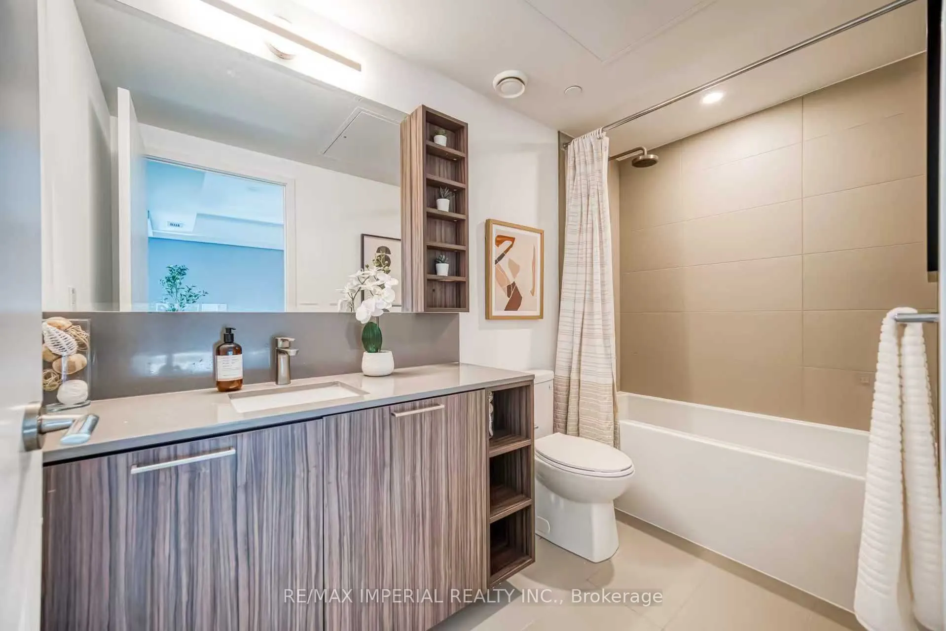19 WESTERN BATTERY Road, #3202
