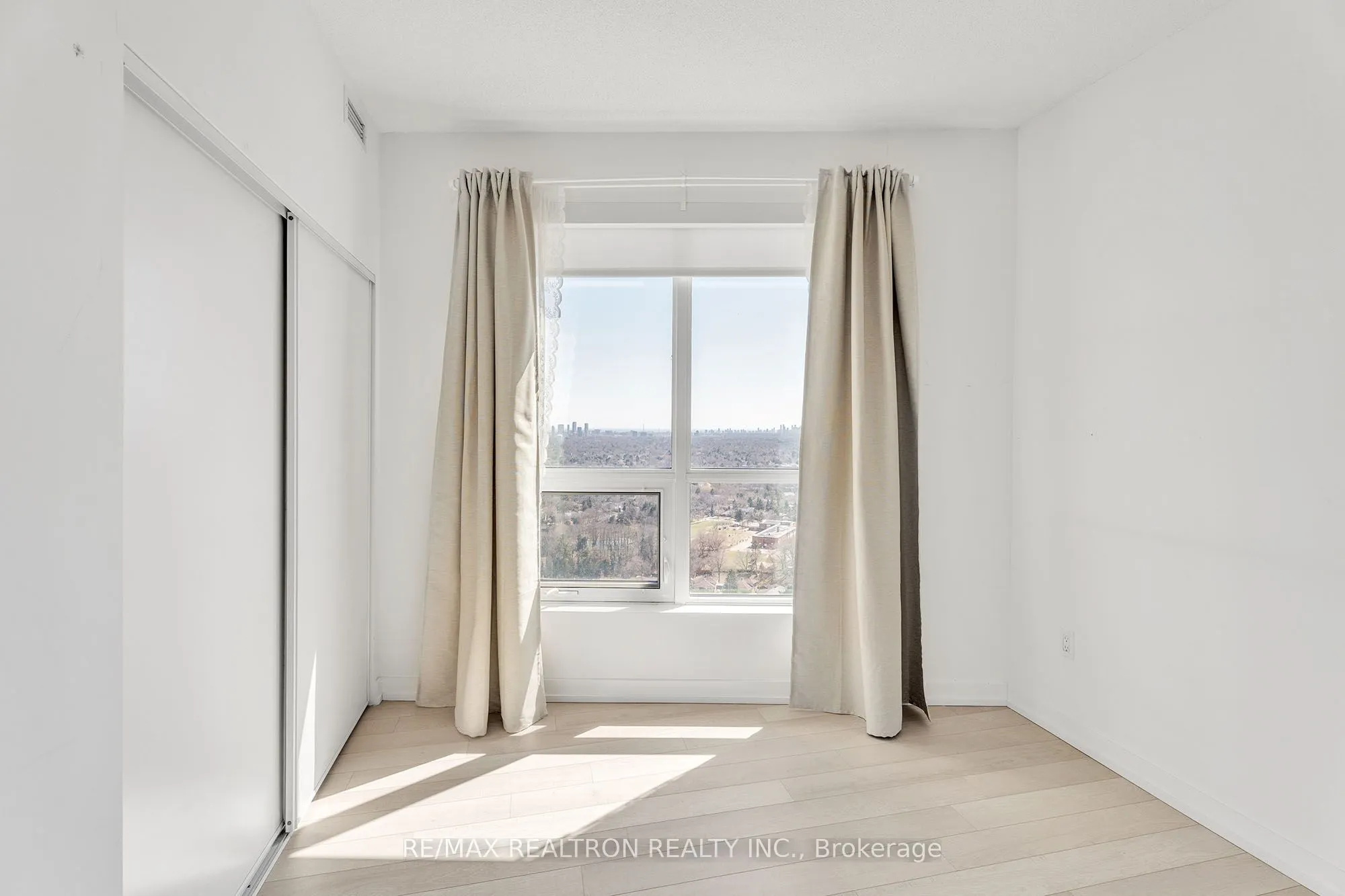 117 McMahon Drive, #3702