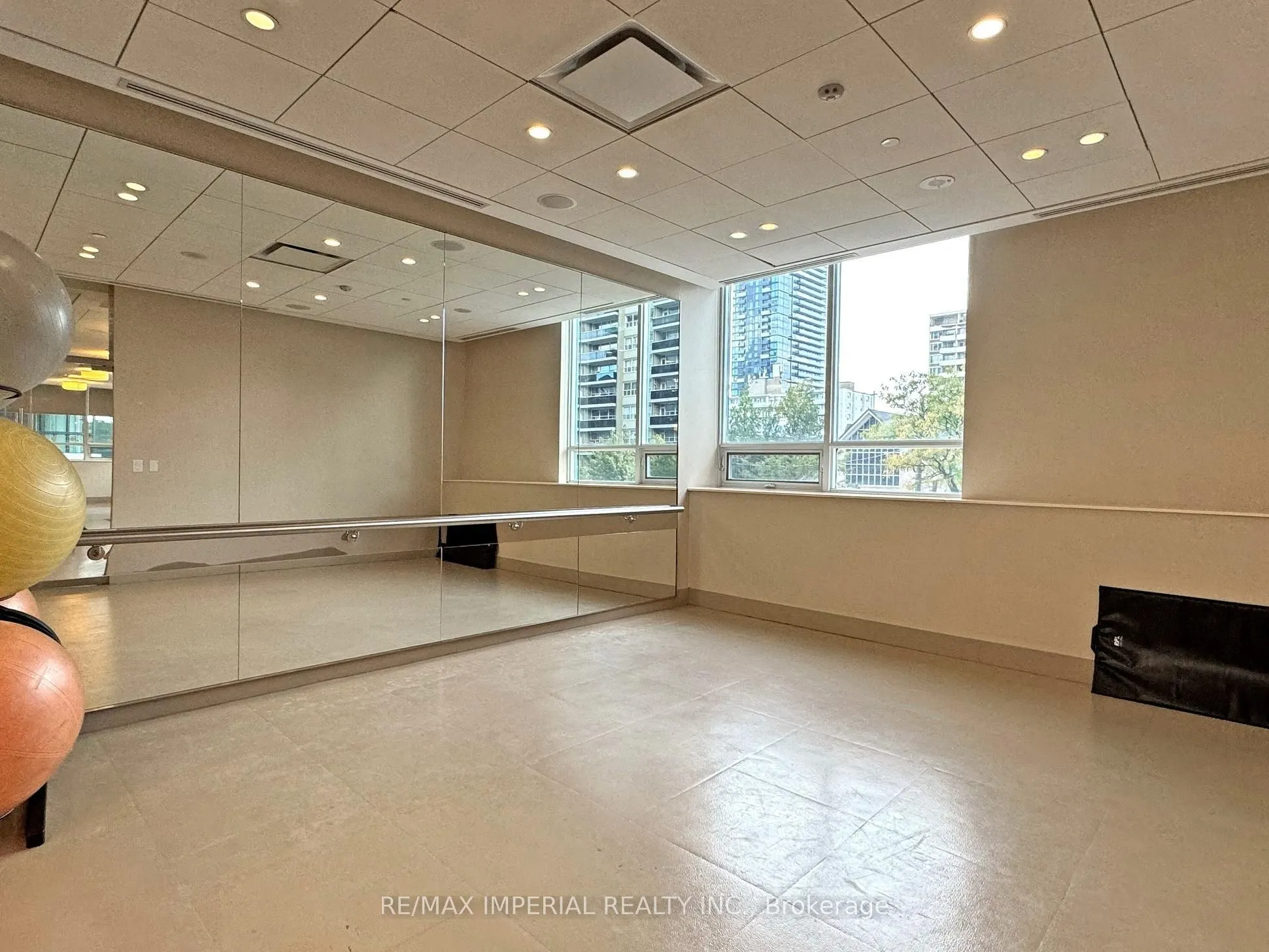 25 Broadway Avenue, #2004