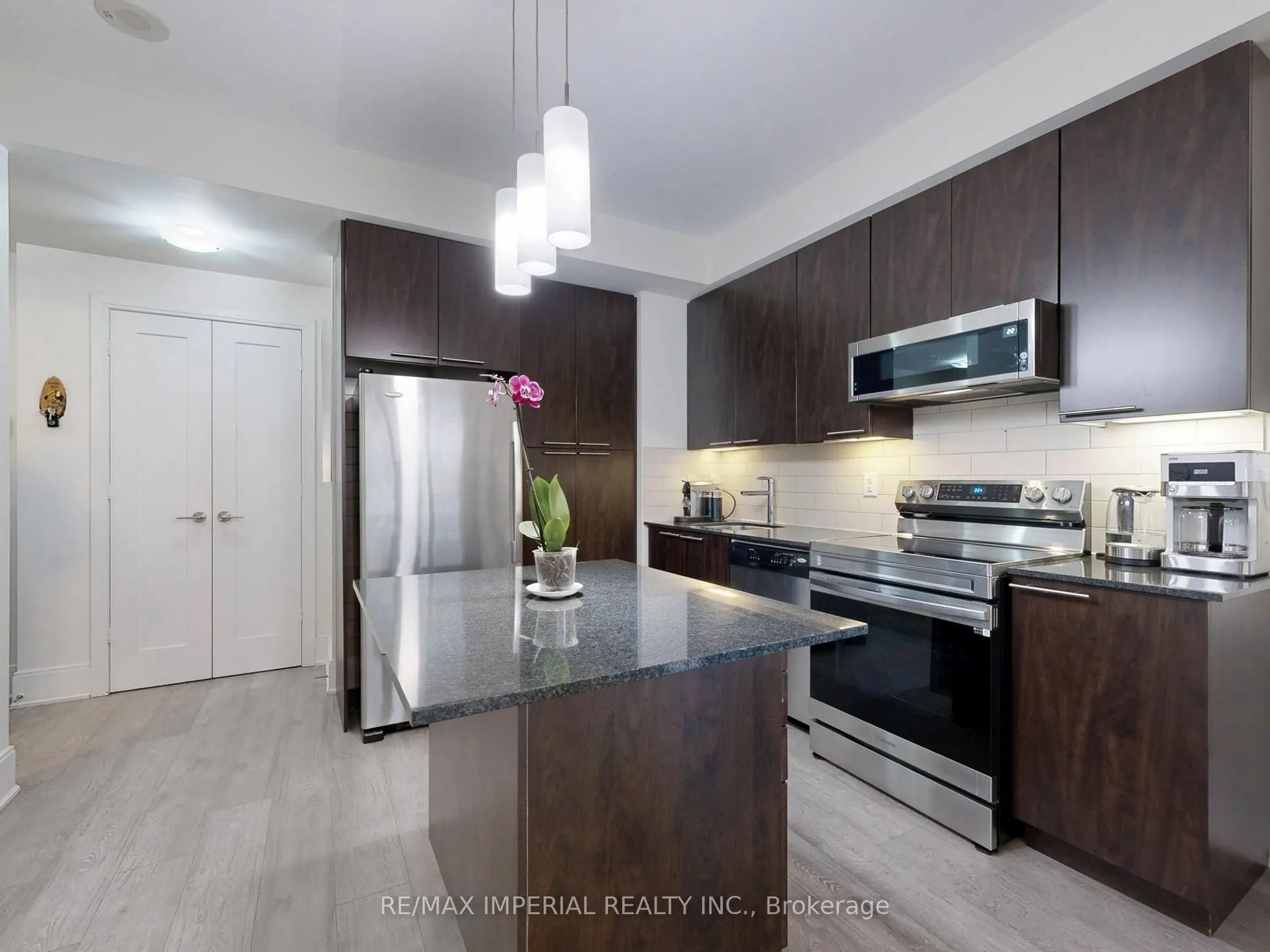 25 Broadway Avenue, #2004