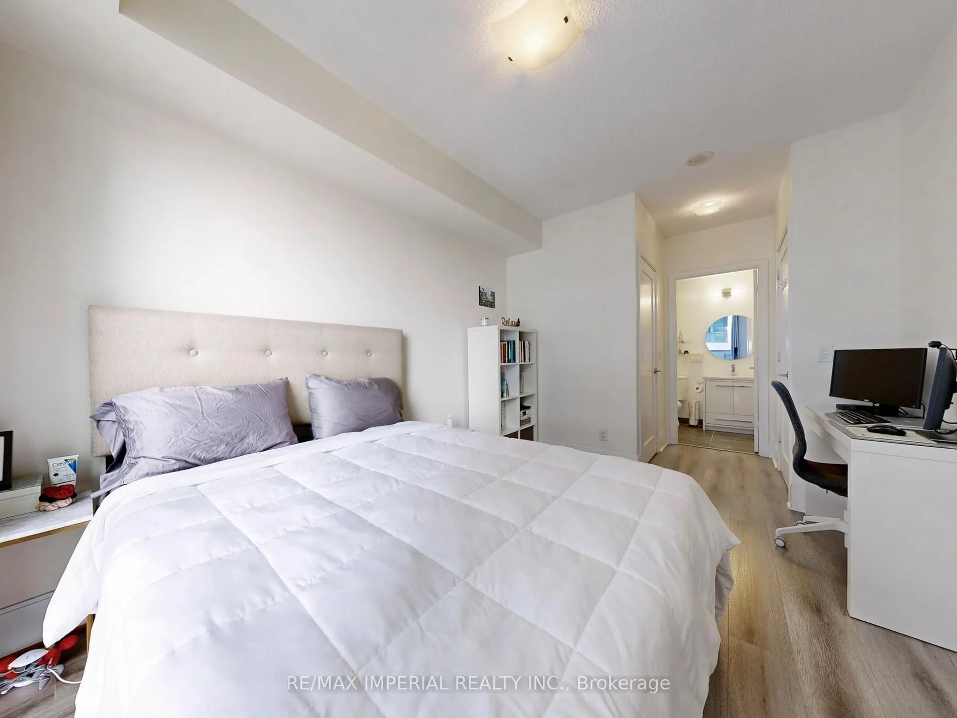 25 Broadway Avenue, #2004