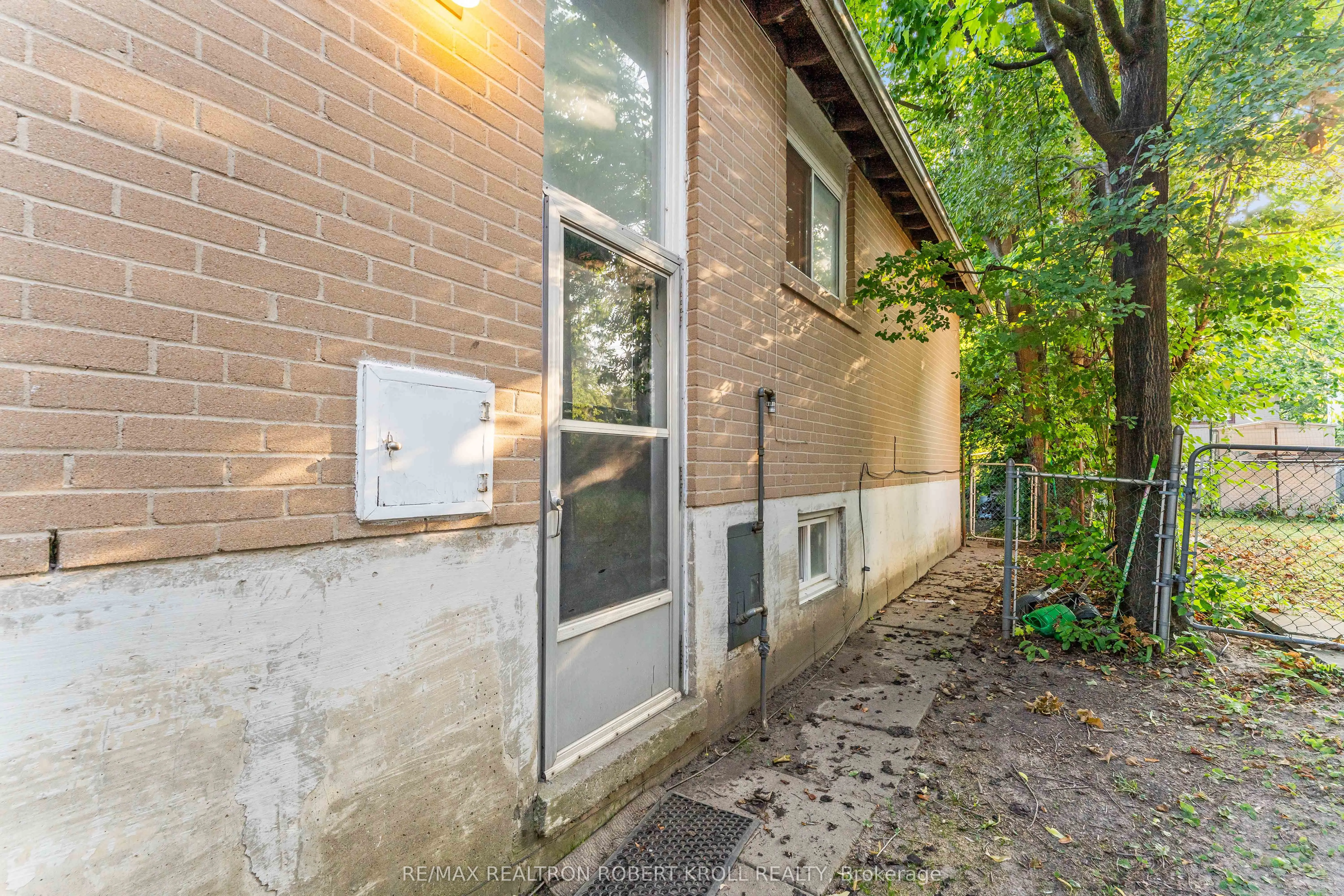 92 Elise Terrace