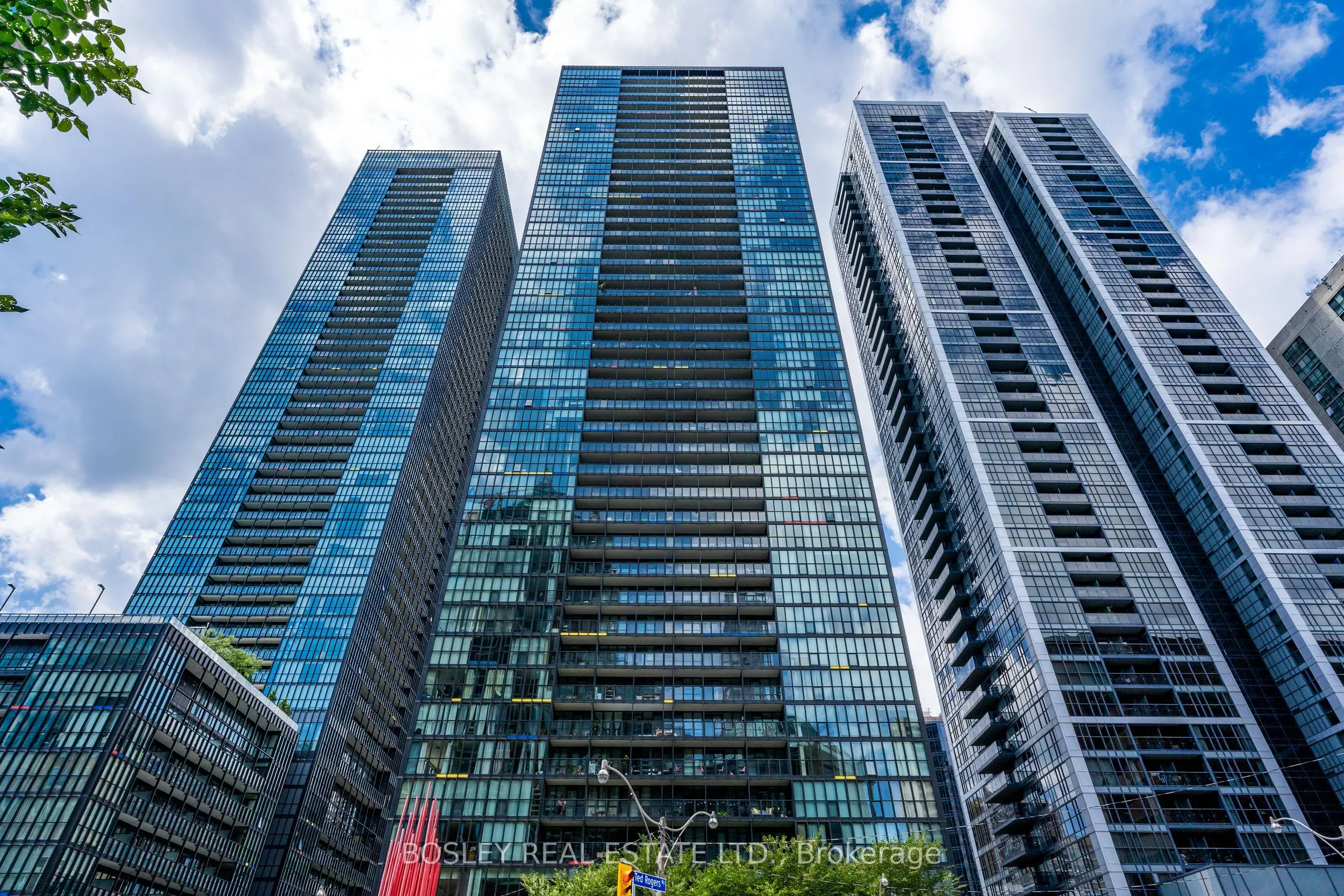 110 Charles Street E, #3701