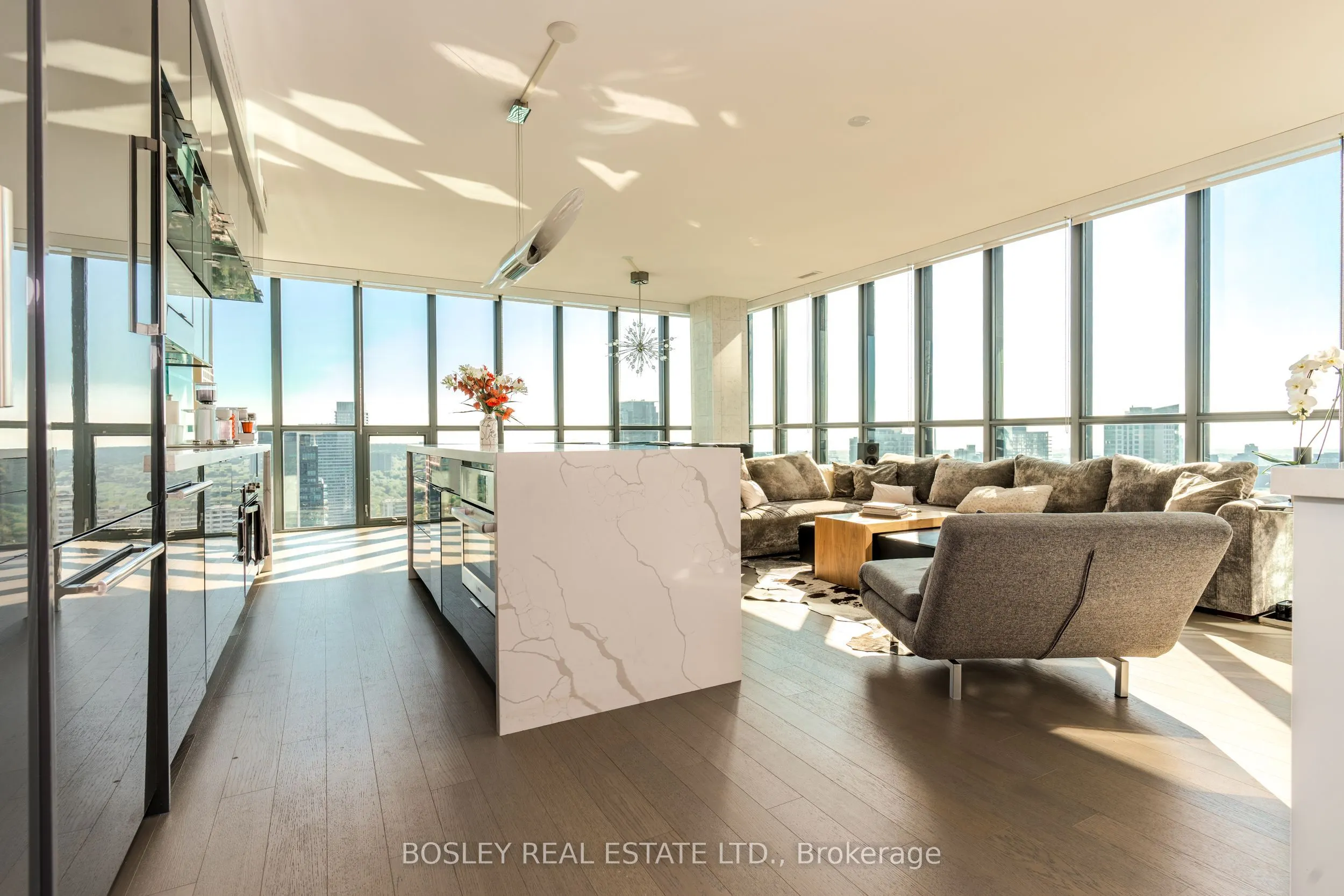 110 Charles Street E, #3701