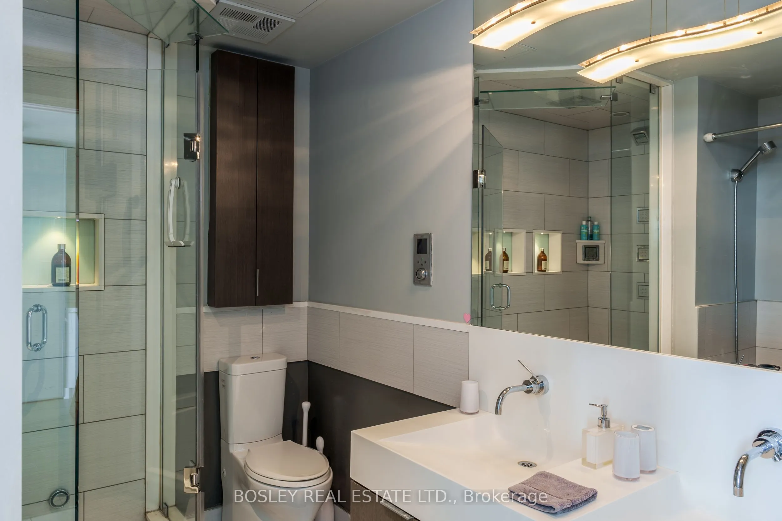 110 Charles Street E, #3701