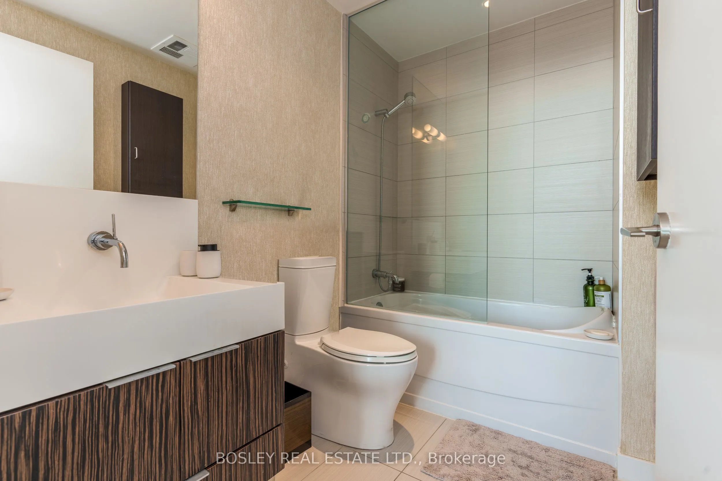 110 Charles Street E, #3701