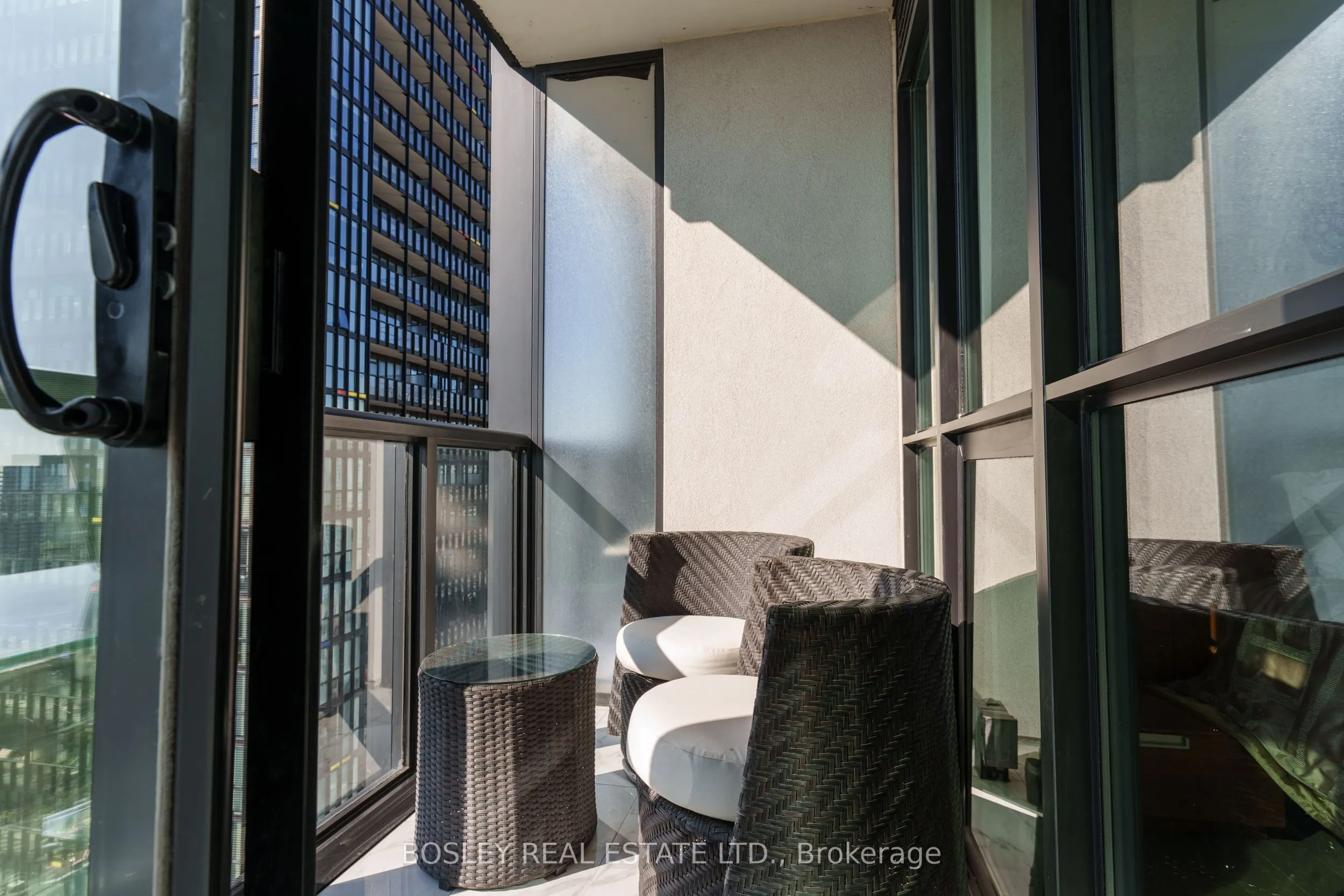 110 Charles Street E, #3701