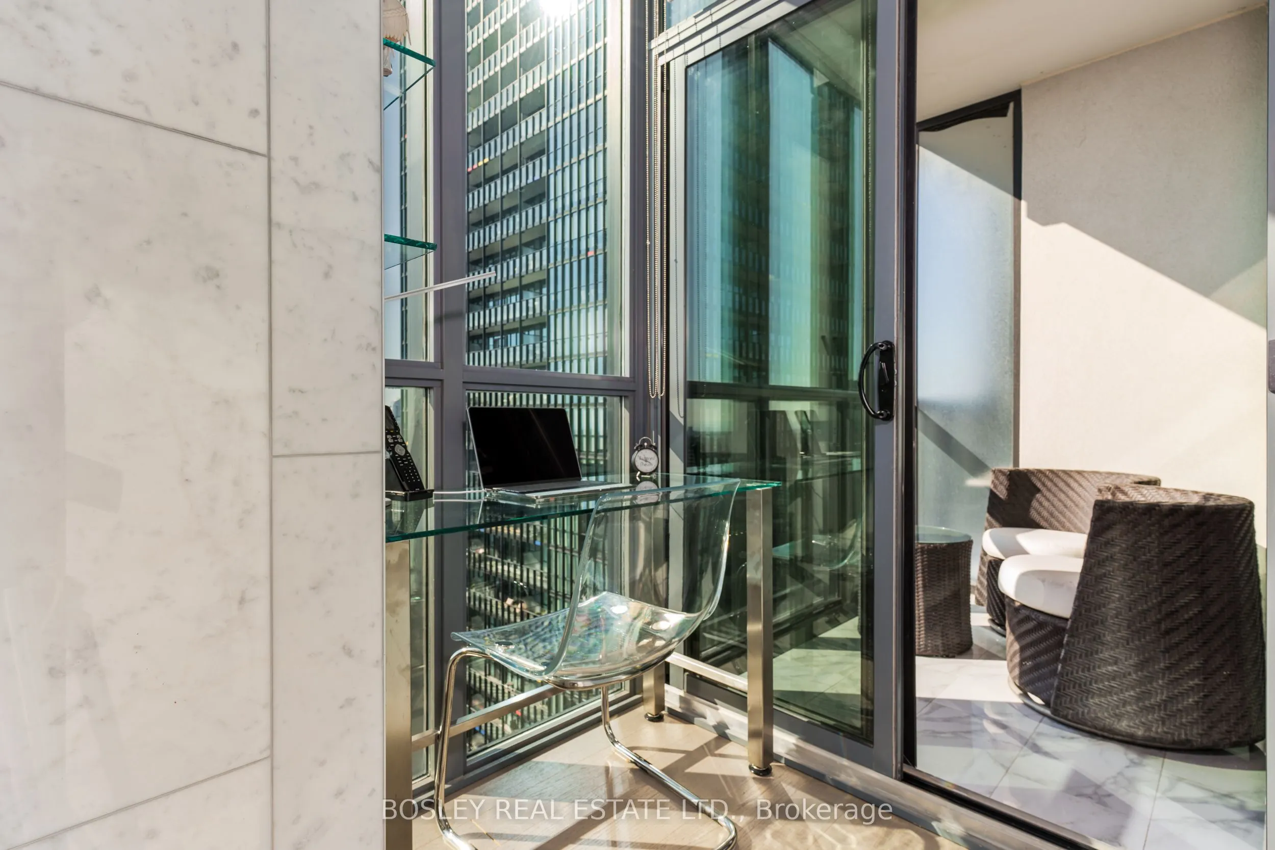 110 Charles Street E, #3701