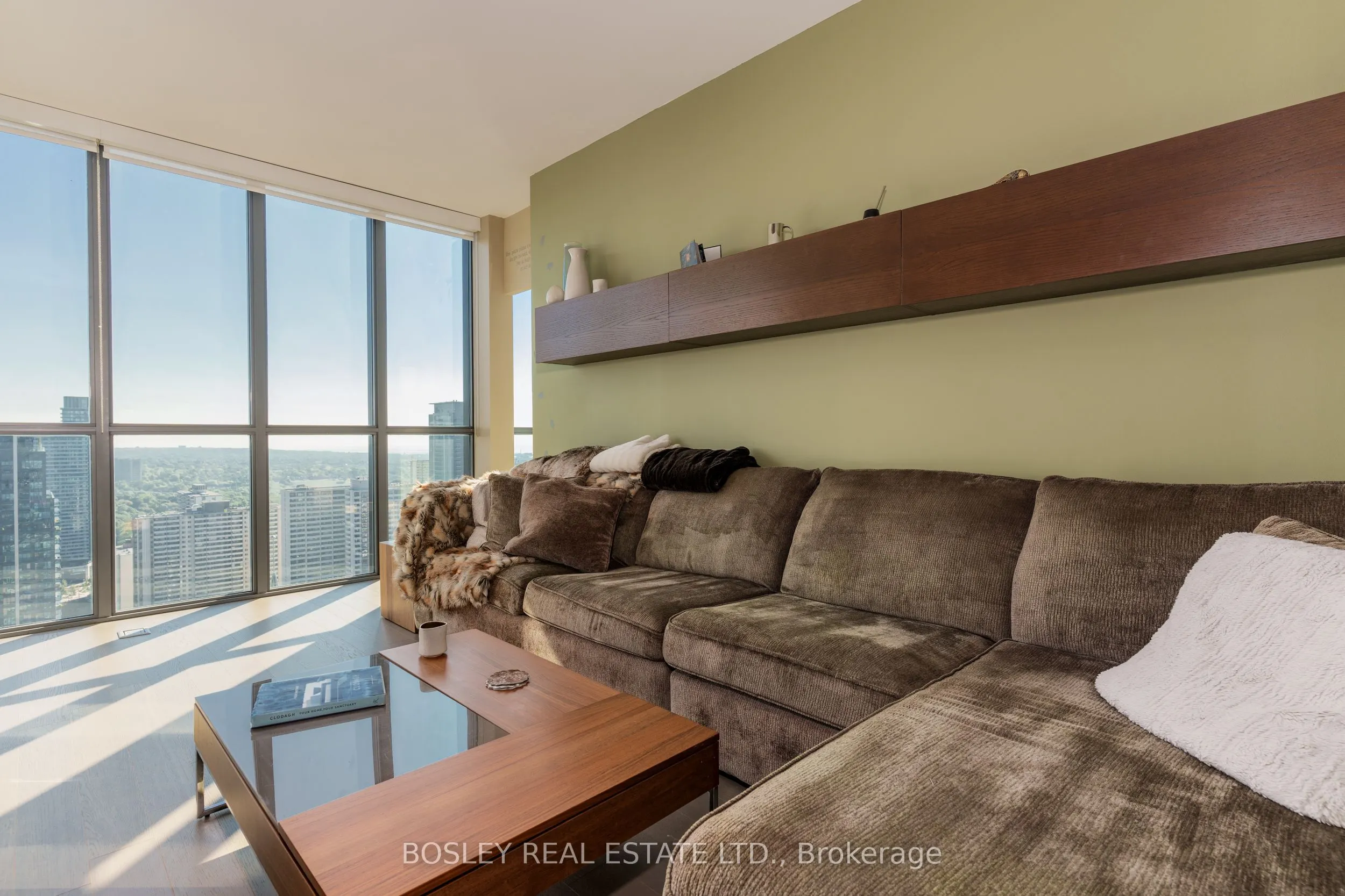 110 Charles Street E, #3701