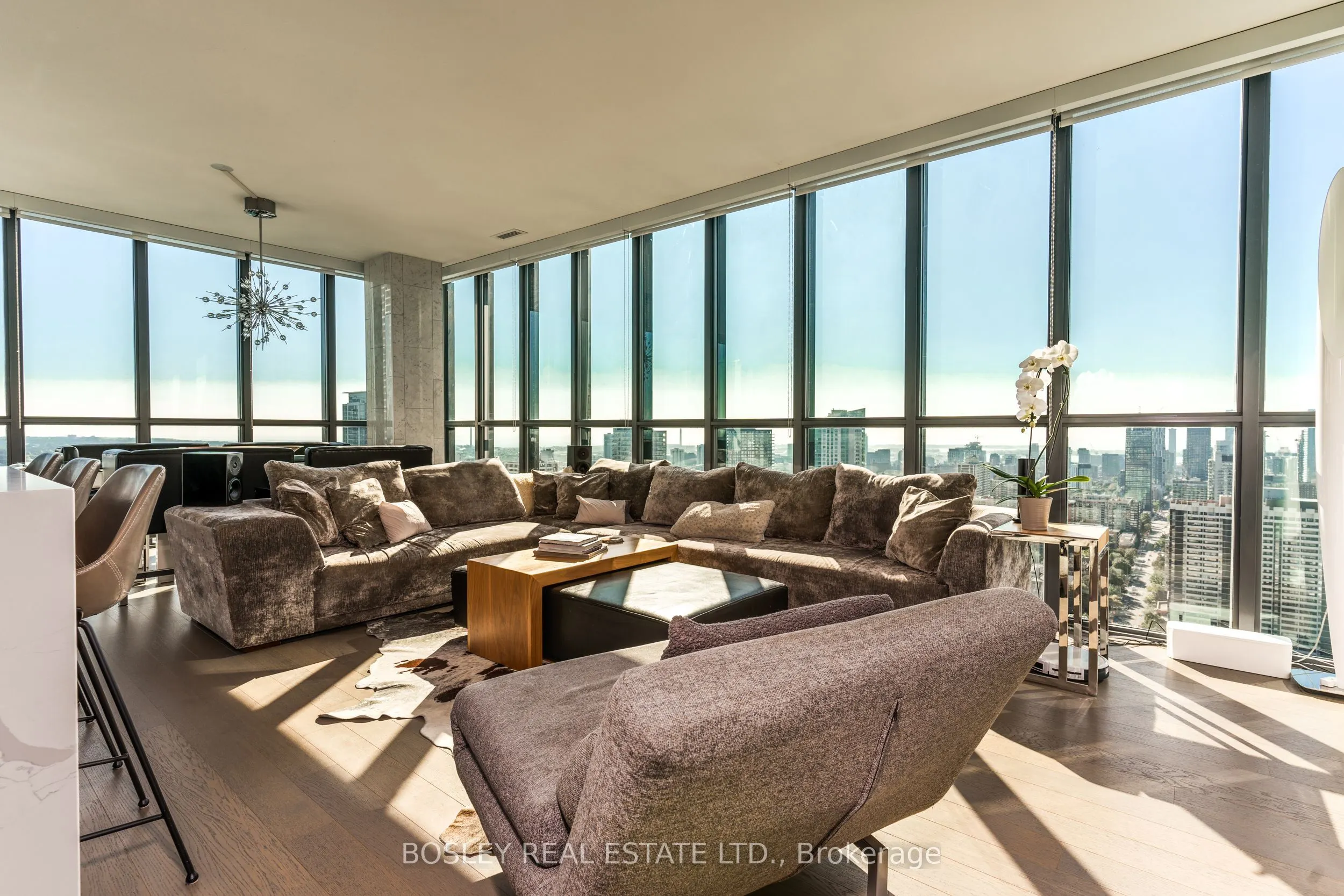 110 Charles Street E, #3701