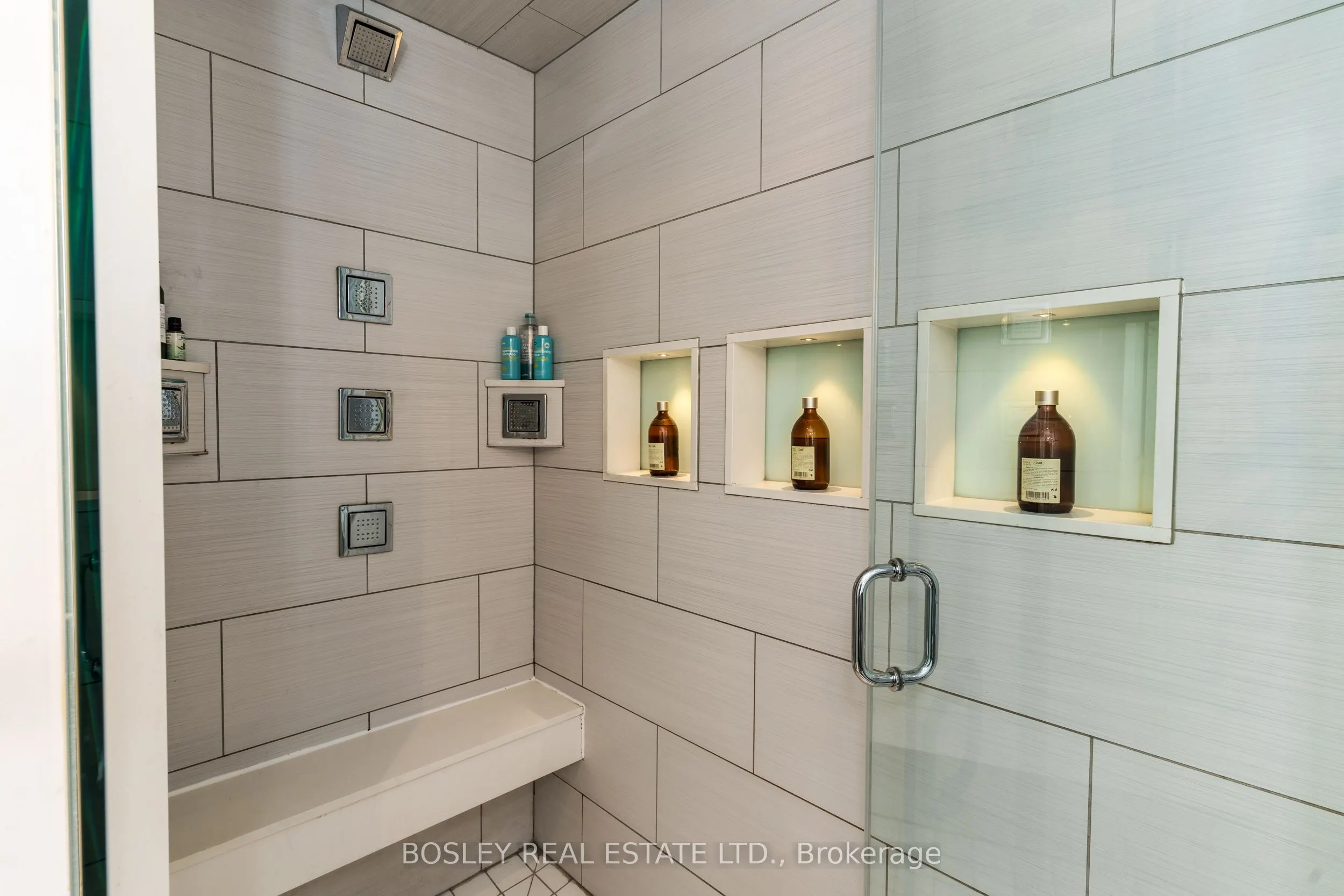 110 Charles Street E, #3701