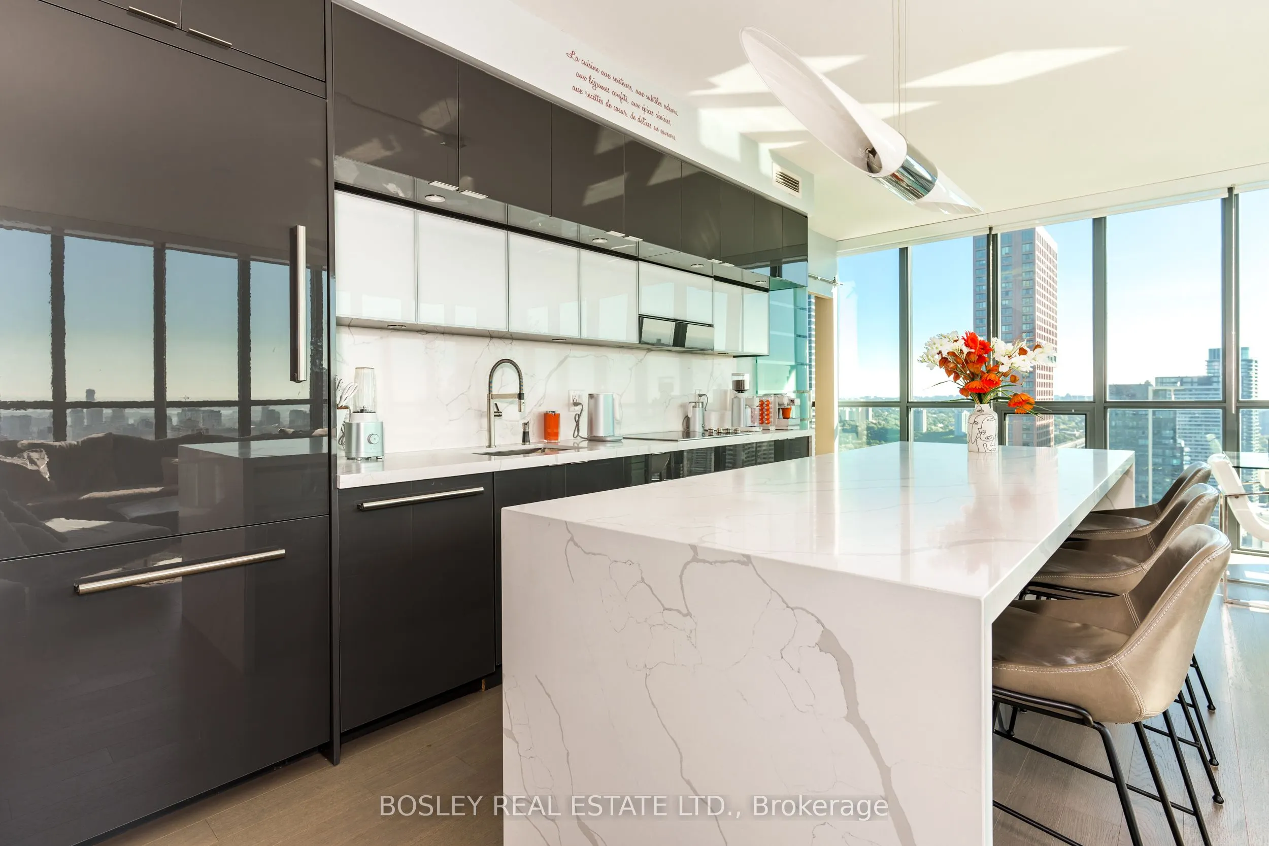 110 Charles Street E, #3701