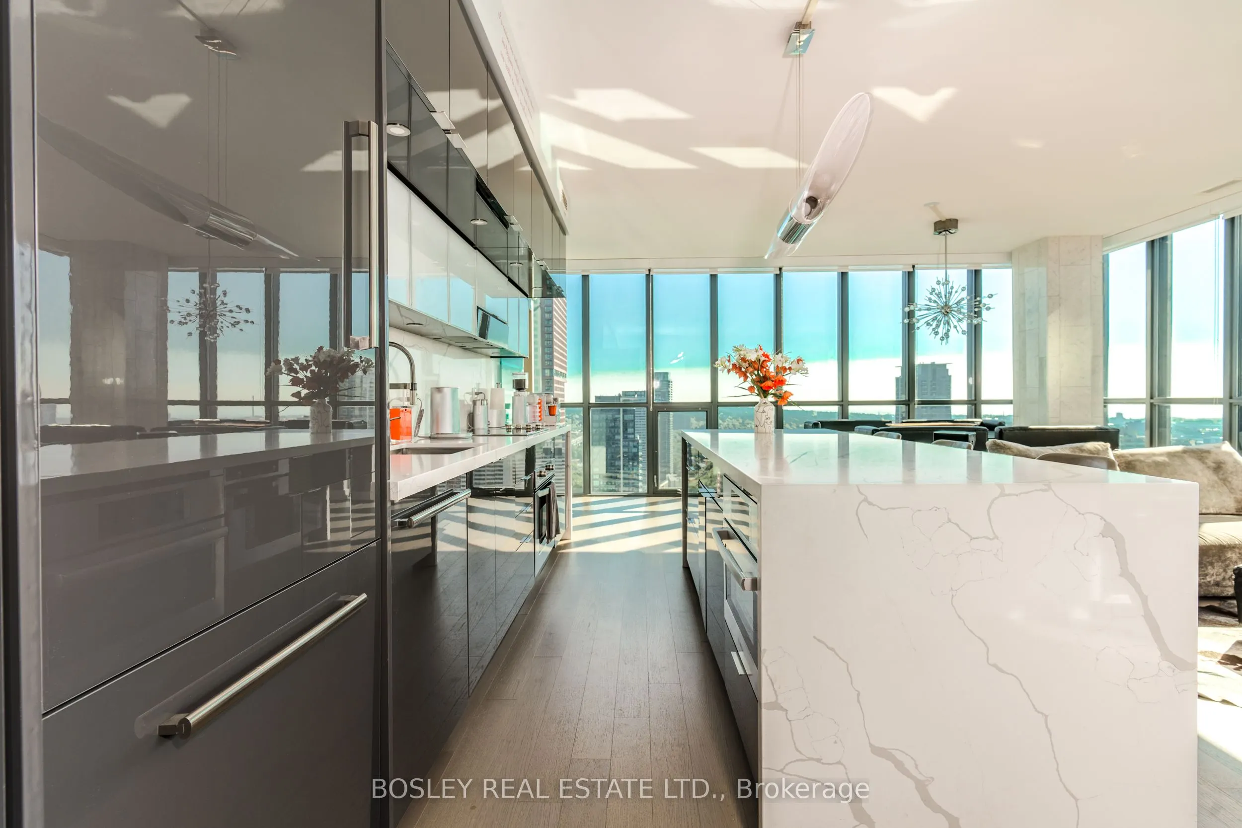 110 Charles Street E, #3701