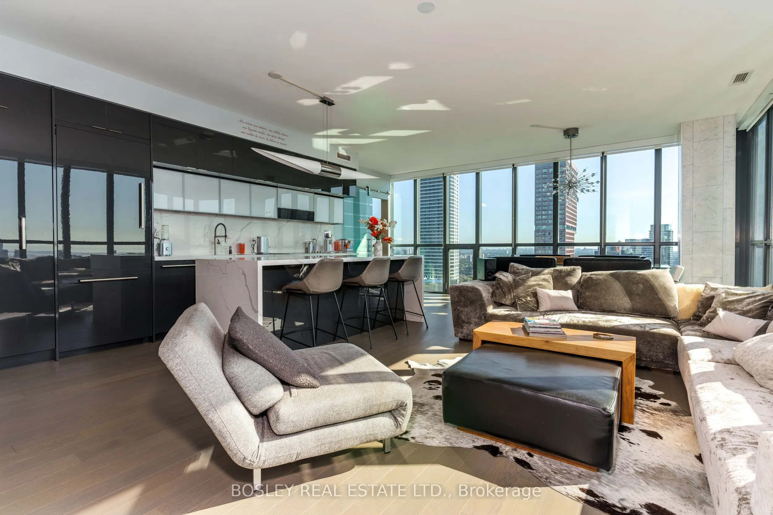 110 Charles Street E, #3701