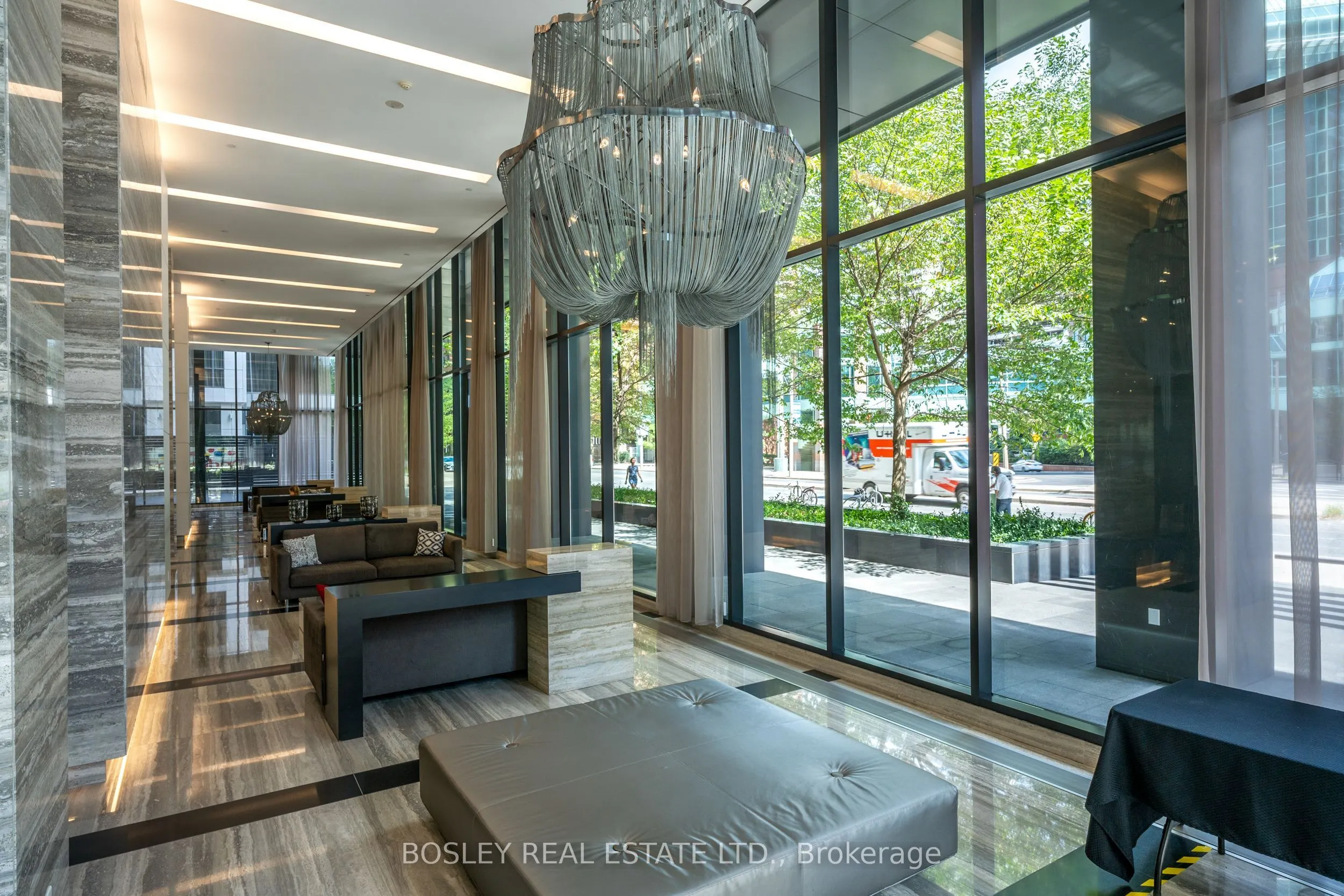 110 Charles Street E, #3701
