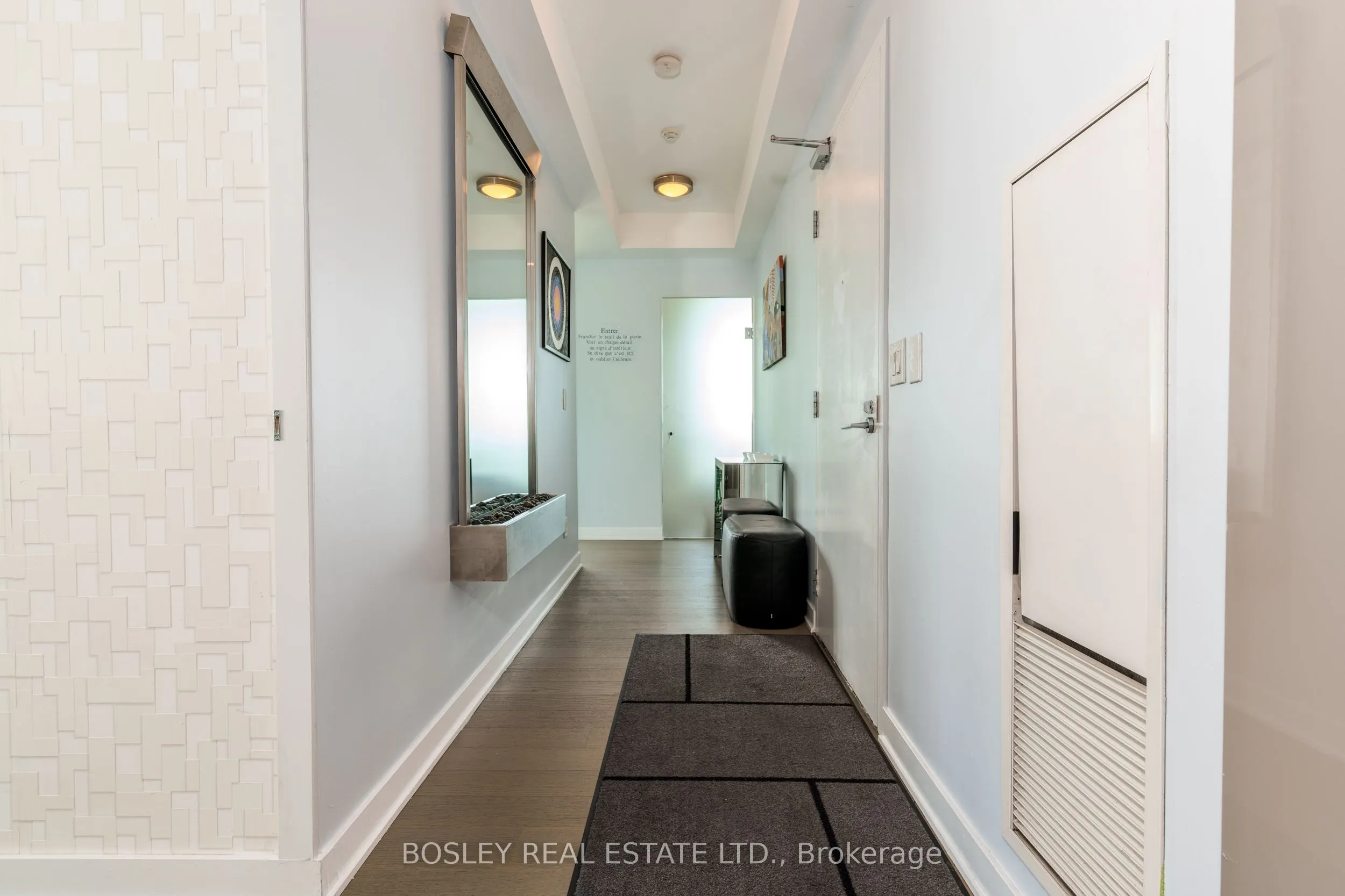 110 Charles Street E, #3701