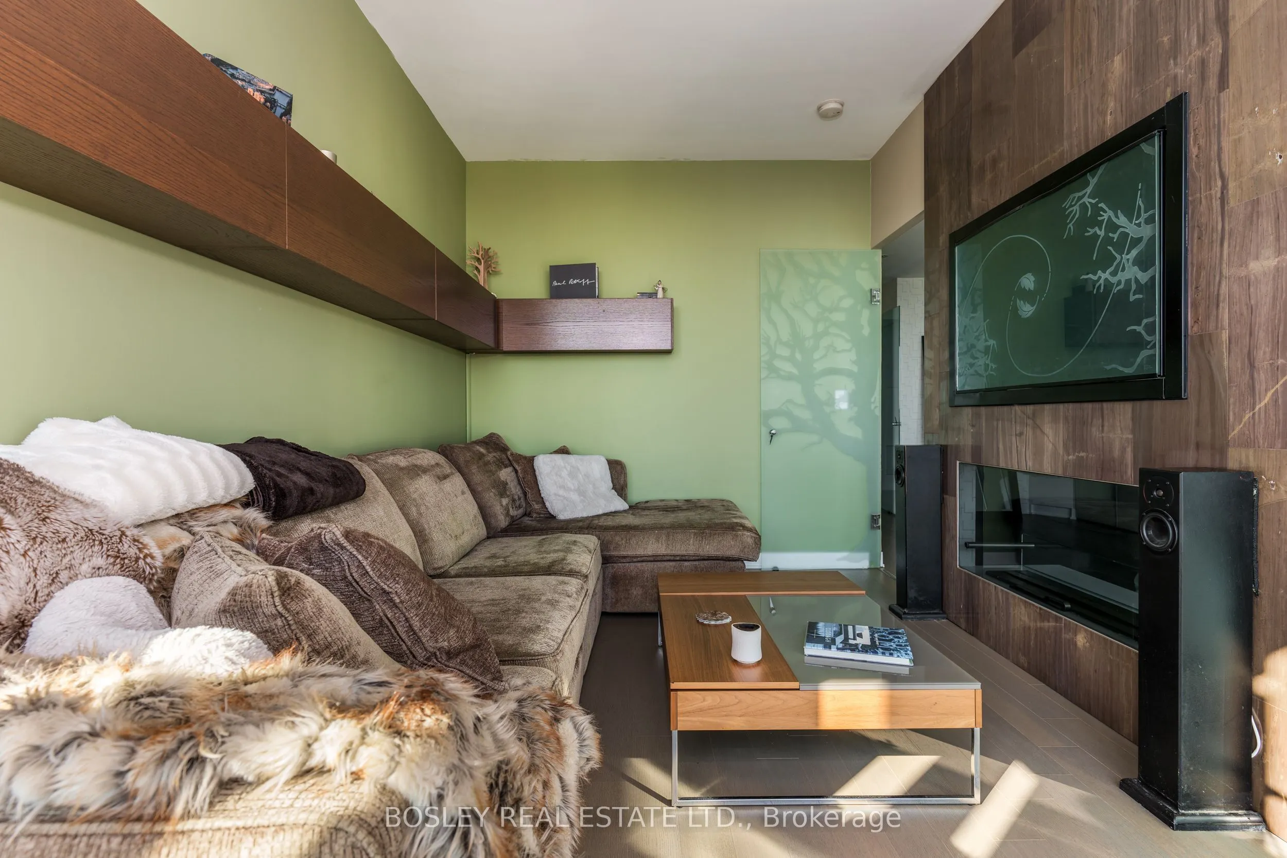 110 Charles Street E, #3701