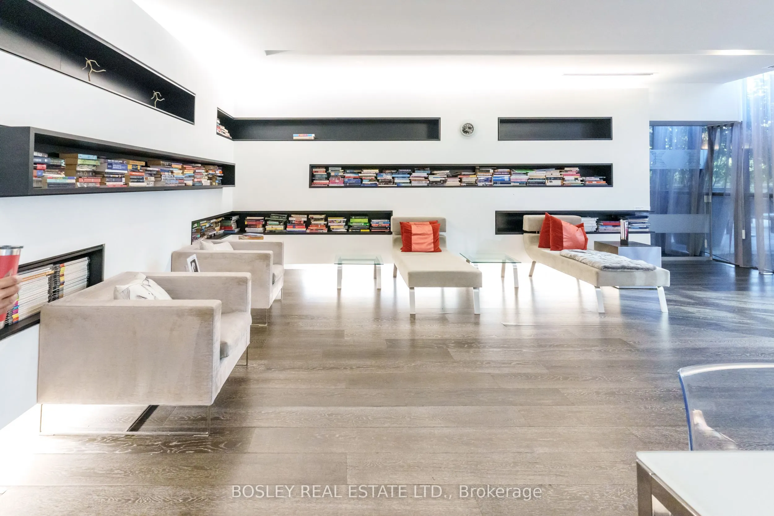 110 Charles Street E, #3701