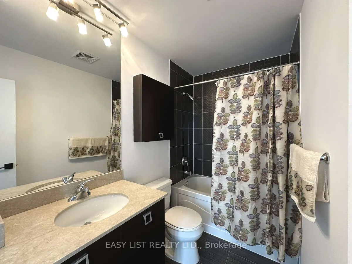 37 Grosvenor Street, #2203