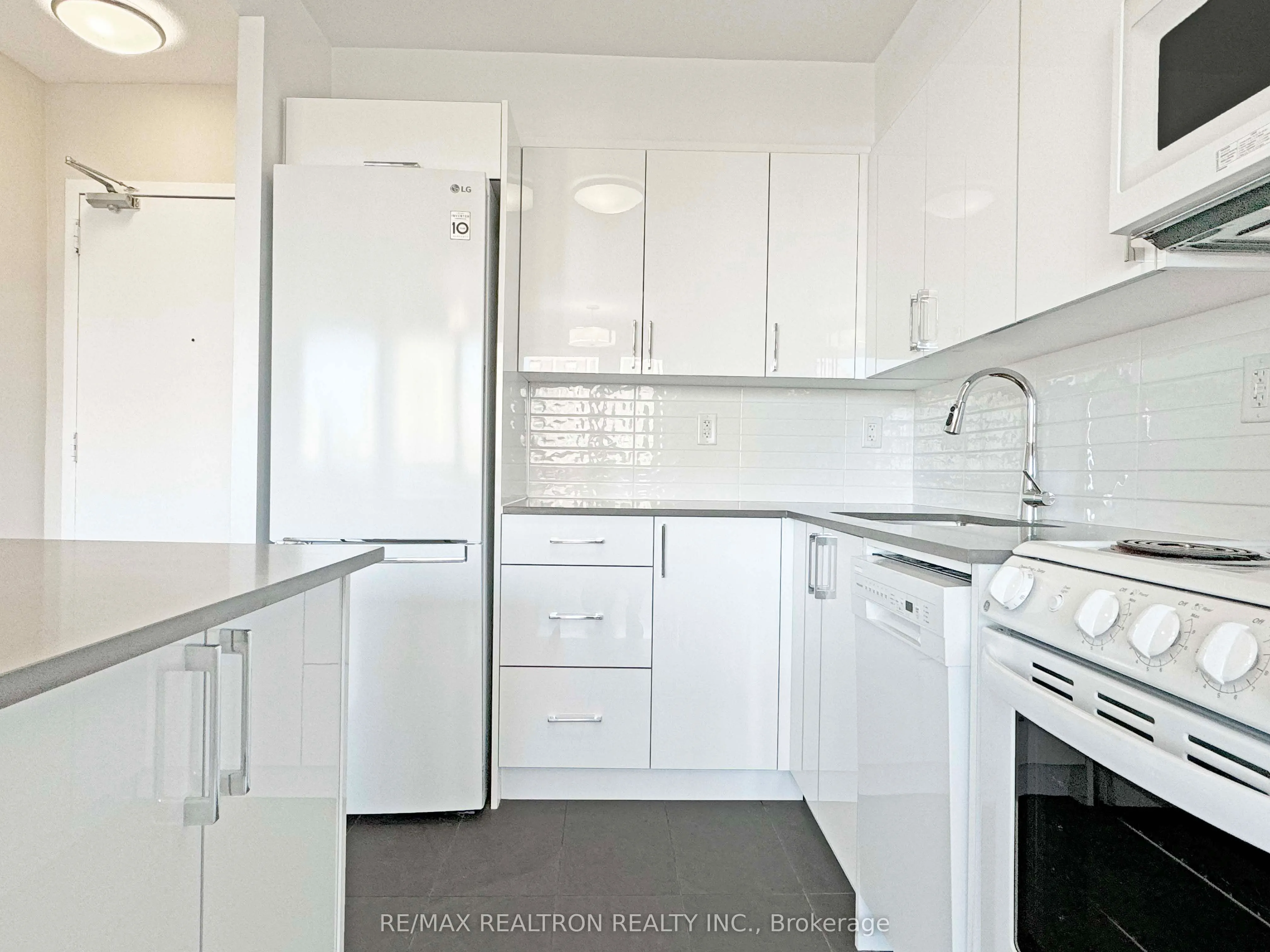 666 Spadina Avenue, #2408