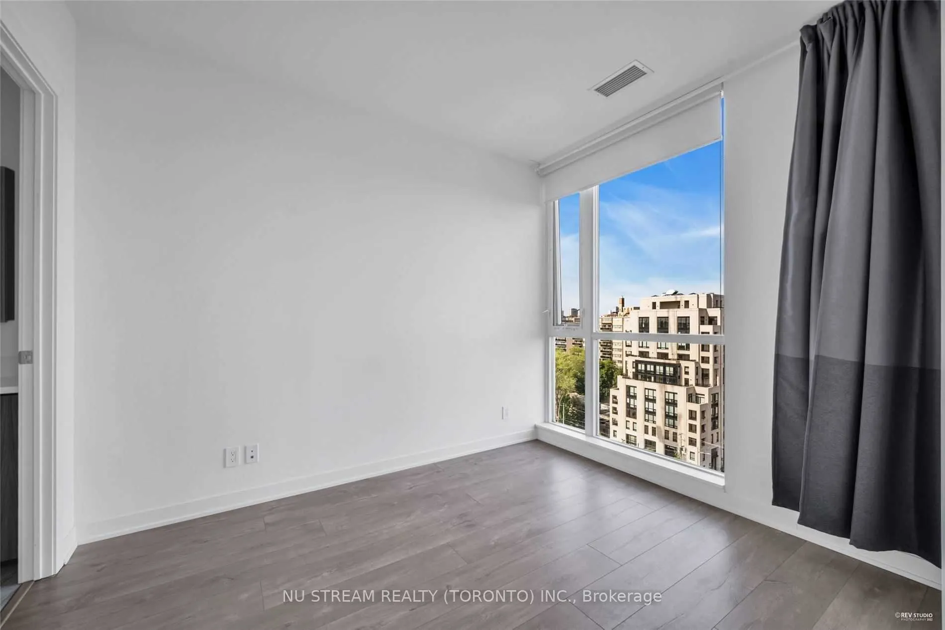 223 St Clair Avenue W, #1107