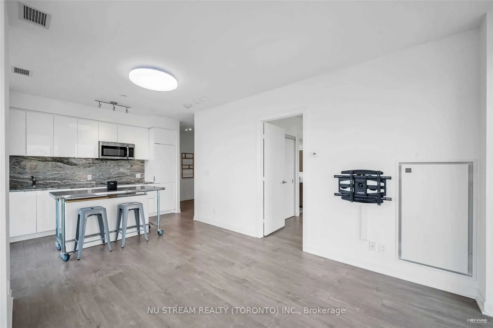 223 St Clair Avenue W, #1107