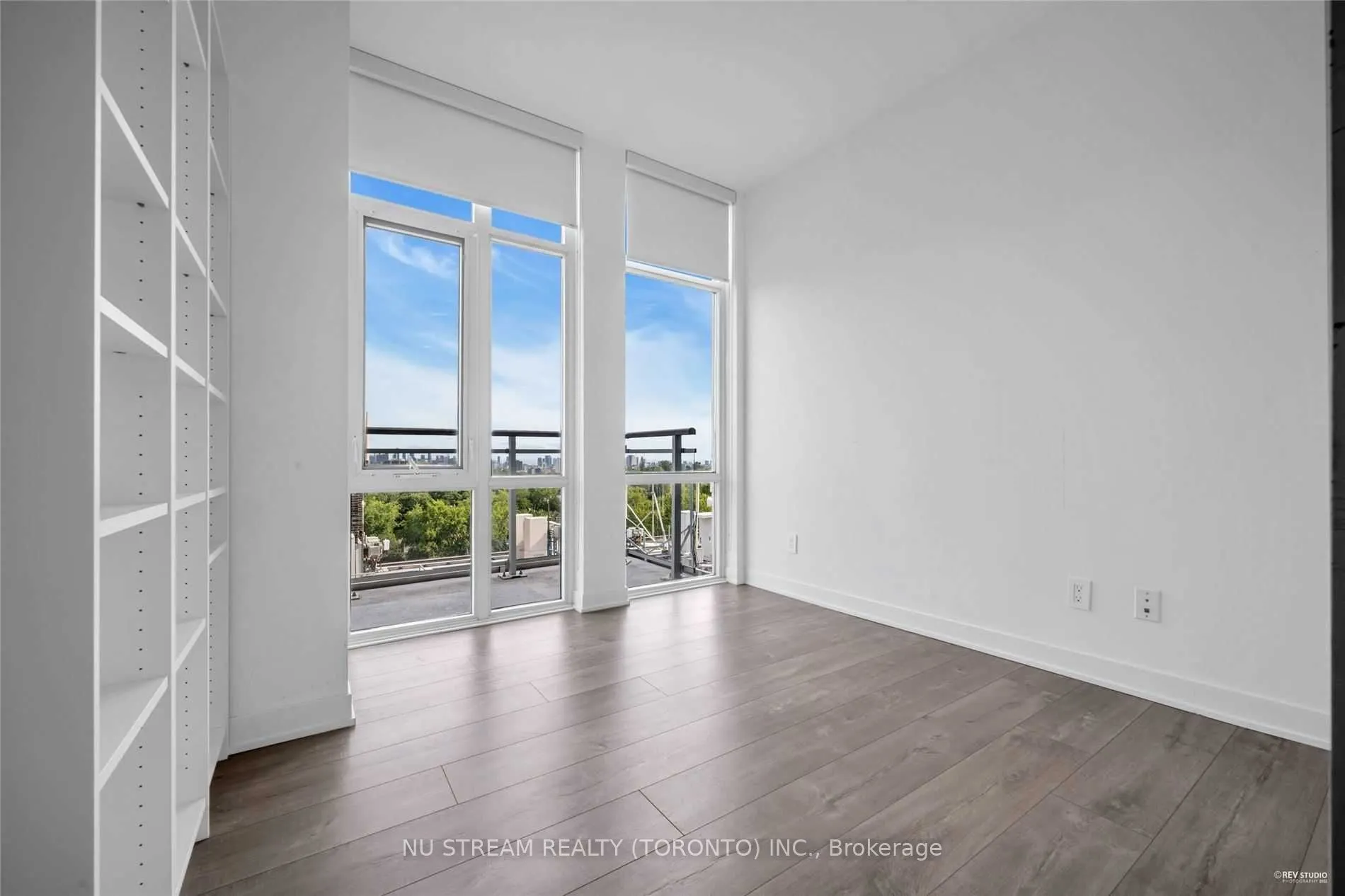 223 St Clair Avenue W, #1107