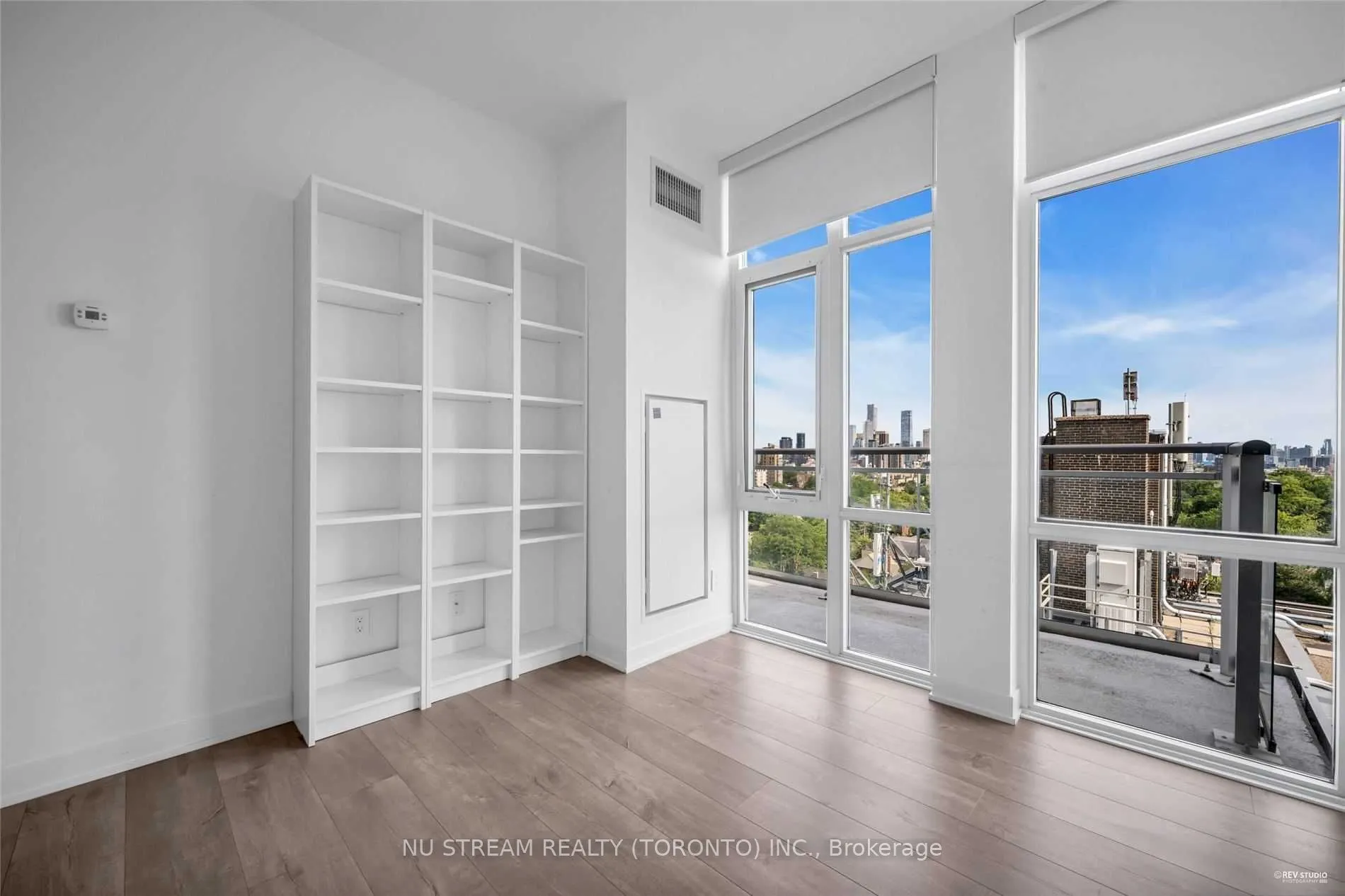 223 St Clair Avenue W, #1107