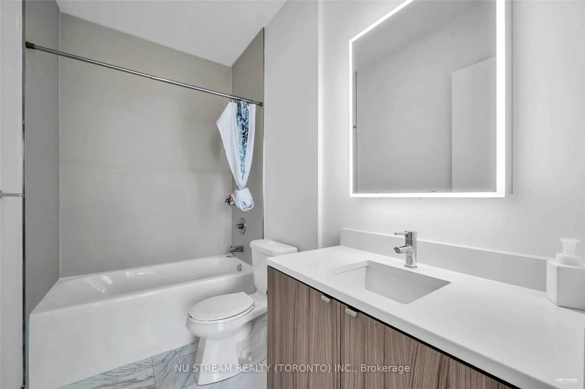223 St Clair Avenue W, #1107