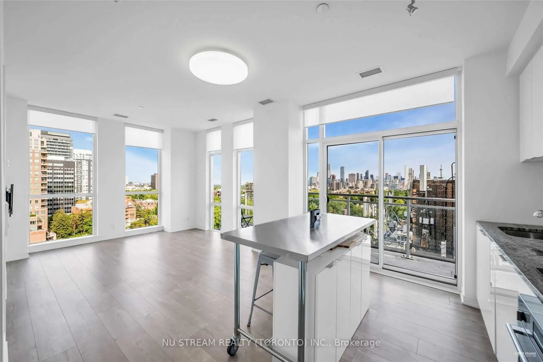 223 St Clair Avenue W, #1107