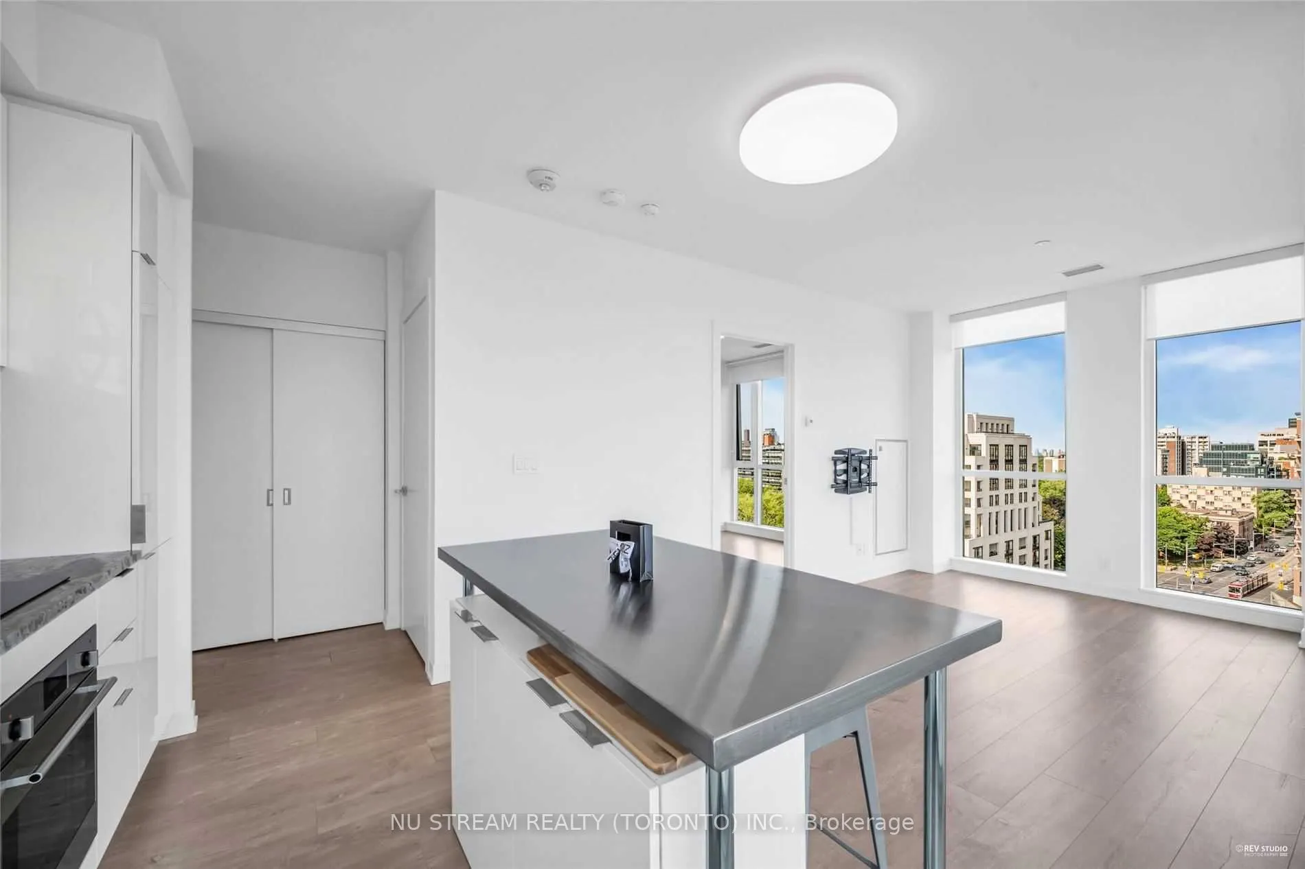 223 St Clair Avenue W, #1107