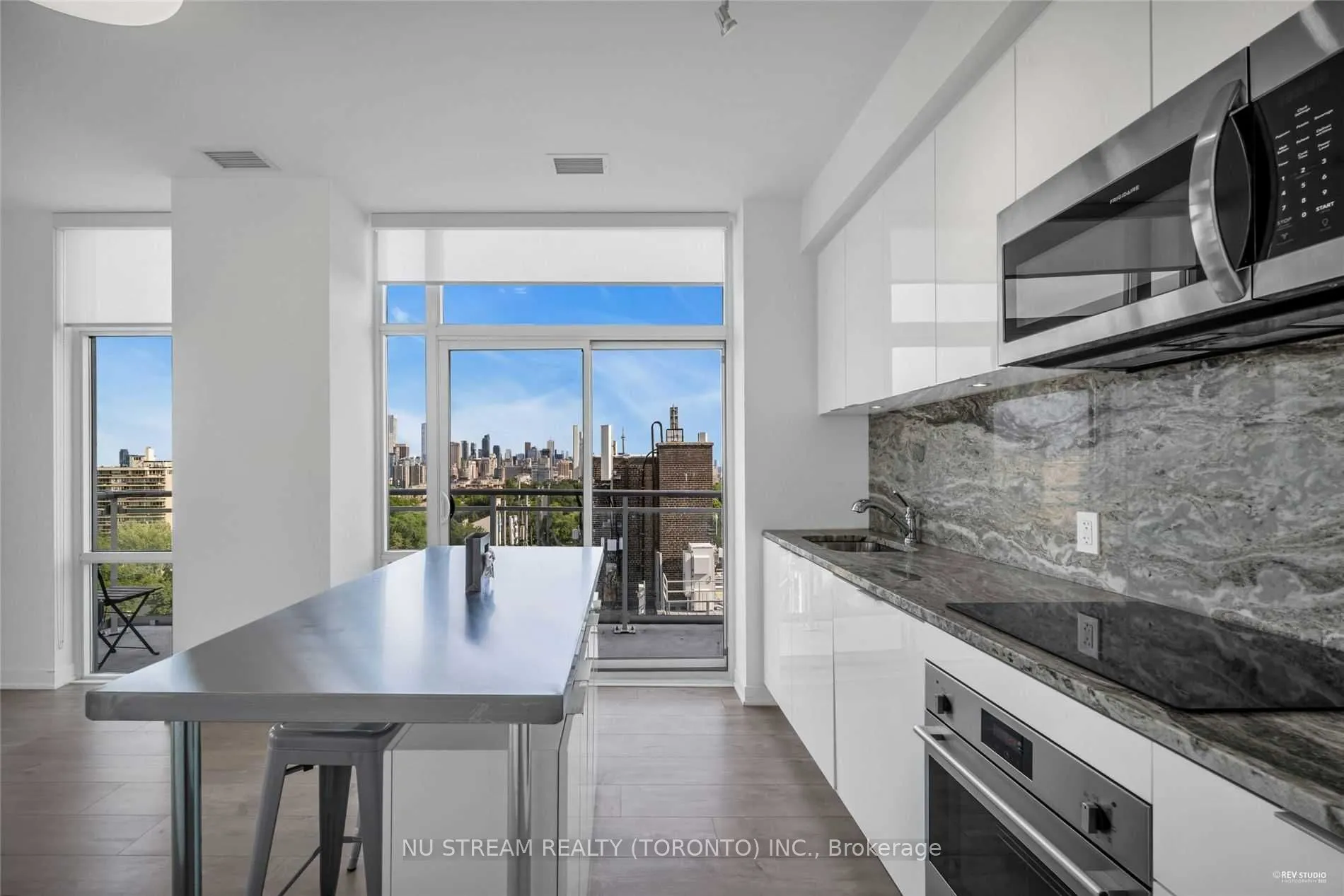 223 St Clair Avenue W, #1107