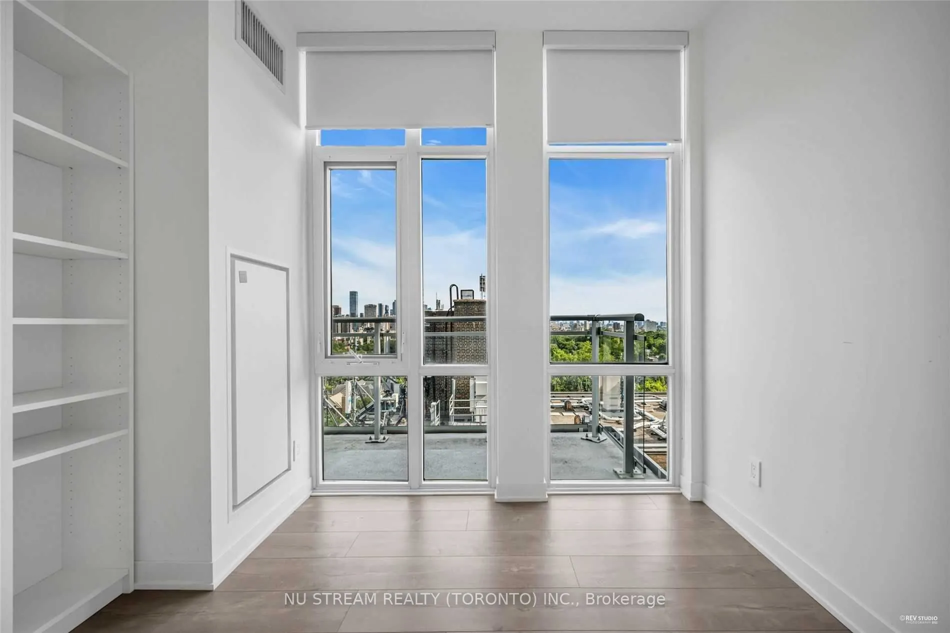 223 St Clair Avenue W, #1107